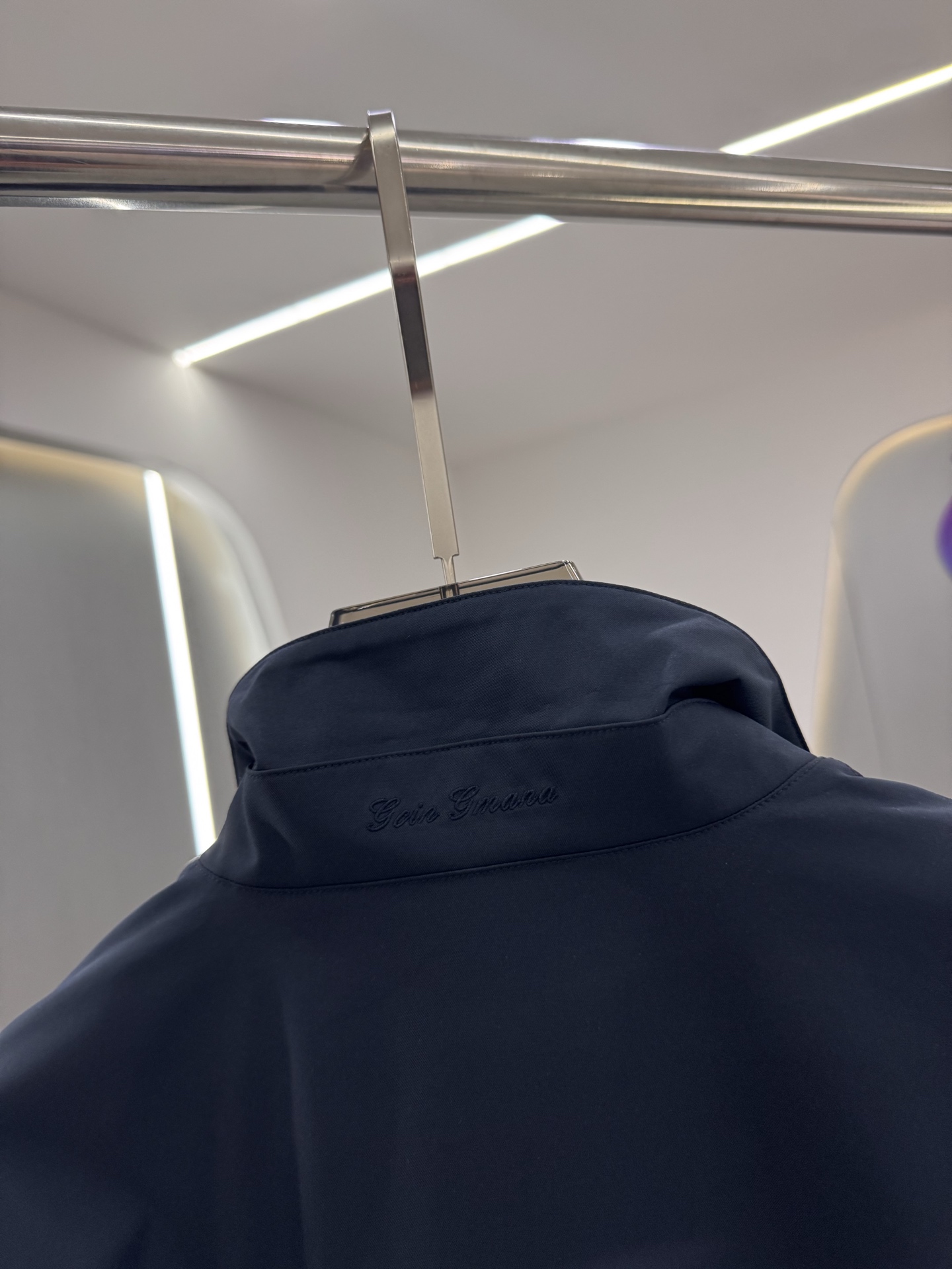 lP🆕新款飞行员夹克，这款面料采用Storm System处理的WindBelt三层抗皱弹力微纤维制成，