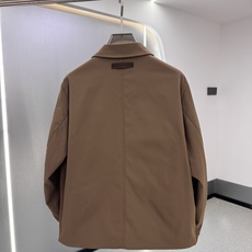 Zegna 杰尼亚 翻领夹克外套2025ss早秋新款 杰尼亚翻领夹克外套。采用进口面料,穿上身非常舒适透 Zegna 杰尼亚 翻领夹克外套2025ss早秋新款 杰尼亚翻领夹克外套。采用进口面料,穿上身非常舒适透