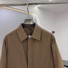 Zegna 杰尼亚 翻领夹克外套2025ss早秋新款 杰尼亚翻领夹克外套。采用进口面料,穿上身非常舒适透 Zegna 杰尼亚 翻领夹克外套2025ss早秋新款 杰尼亚翻领夹克外套。采用进口面料,穿上身非常舒适透