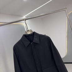 Zegna 杰尼亚 翻领夹克外套2025ss早秋新款 杰尼亚翻领夹克外套。采用进口面料,穿上身非常舒适透 Zegna 杰尼亚 翻领夹克外套2025ss早秋新款 杰尼亚翻领夹克外套。采用进口面料,穿上身非常舒适透