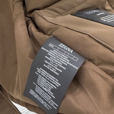 Zegna25秋冬款马甲 Zegna这款外套选用品牌经典版型。面料挺括有型,自带细腻光泽,呈现高 Zegna25秋冬款马甲 Zegna这款外套选用品牌经典版型。面料挺括有型,自带细腻光泽,呈现高