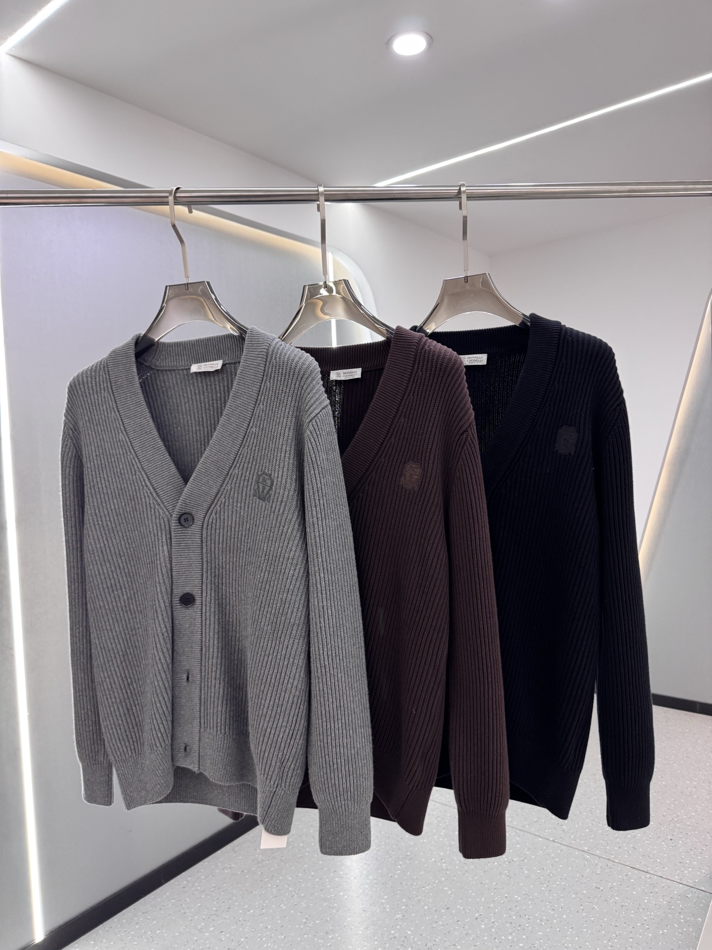 . 411558_320 411558_320 411558_320