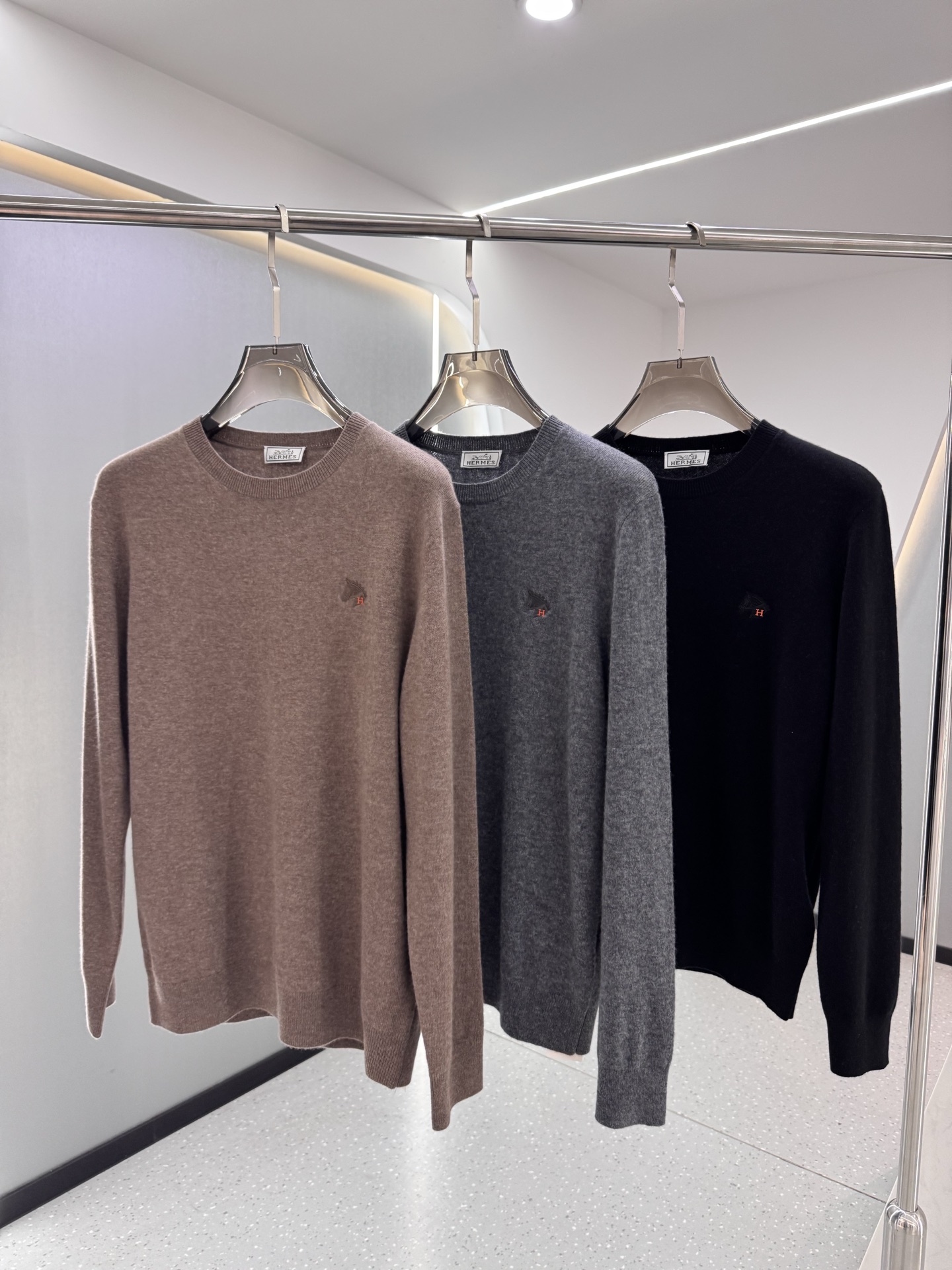 . 411554_350 411554_350 411554_350