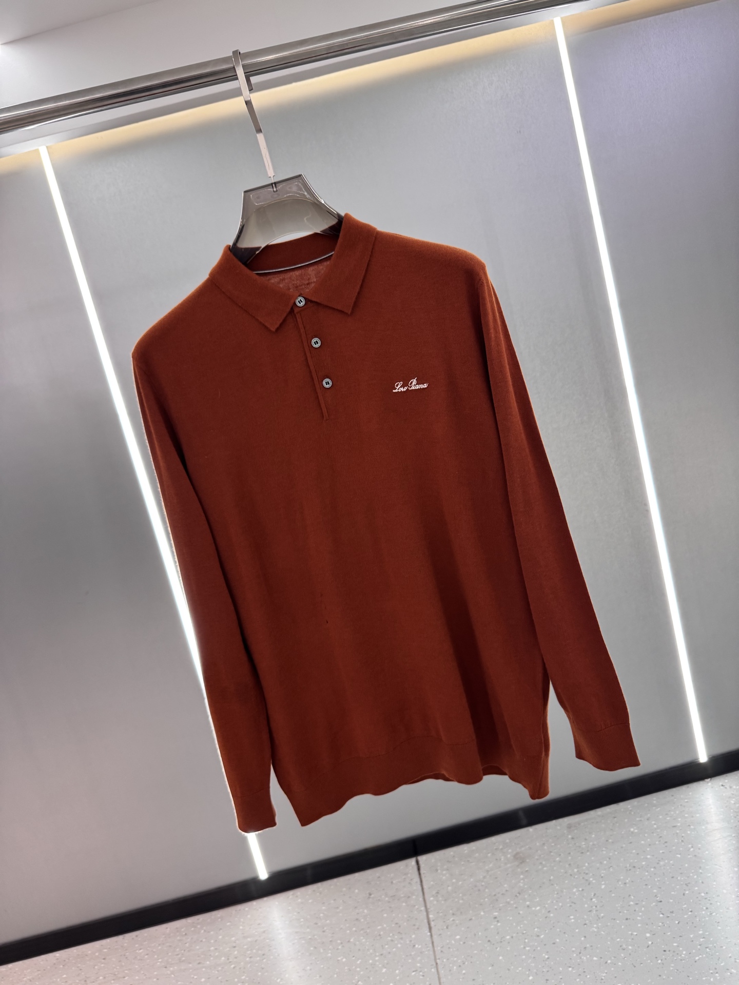 25秋冬新款 lP🆕男士翻领毛衣，羊毛羊绒混纺面料 高品质天然纤维加倍呵护肌肤。整件衣服手感细腻 软糯 