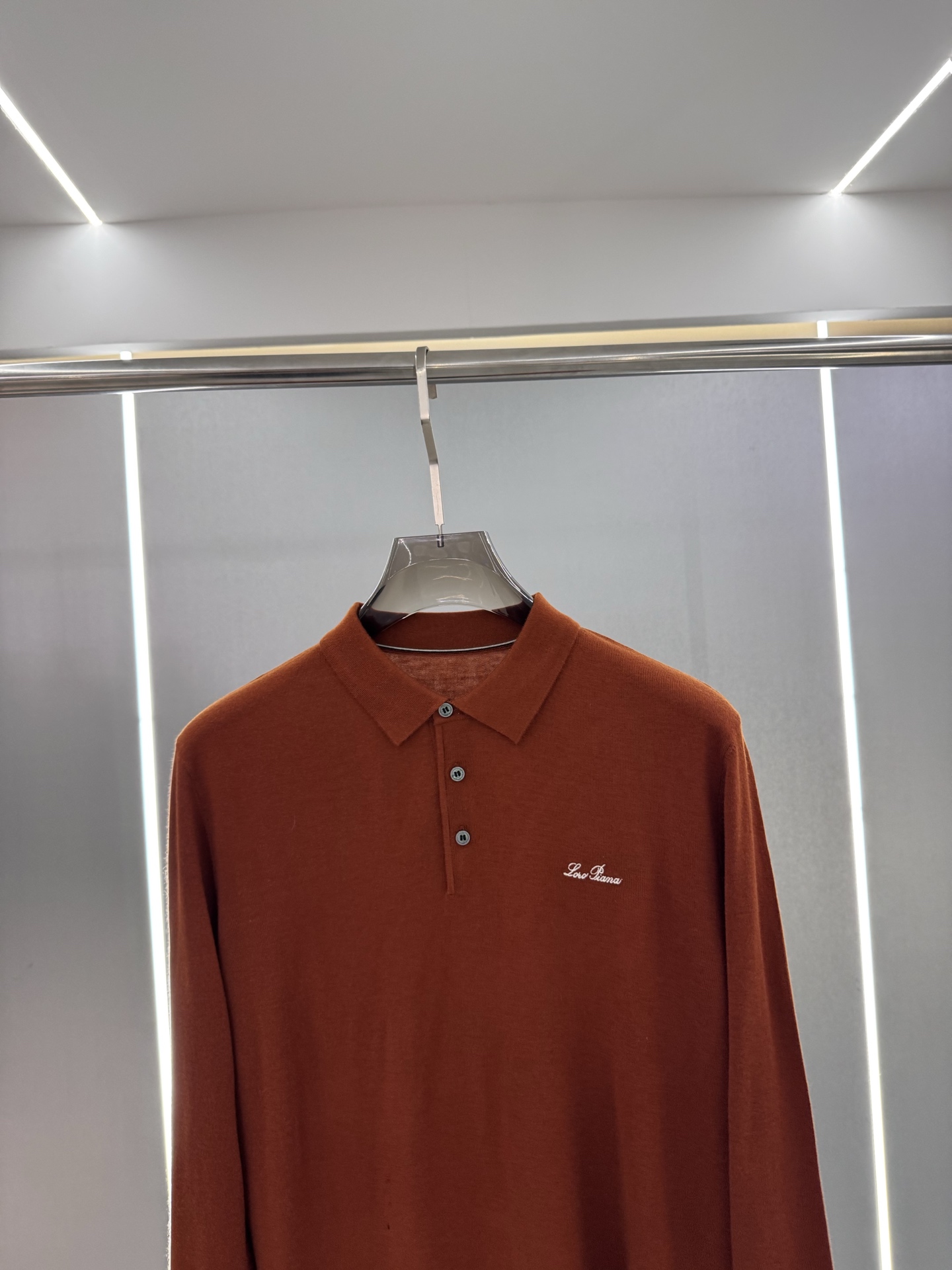 25秋冬新款 lP🆕男士翻领毛衣，羊毛羊绒混纺面料 高品质天然纤维加倍呵护肌肤。整件衣服手感细腻 软糯 