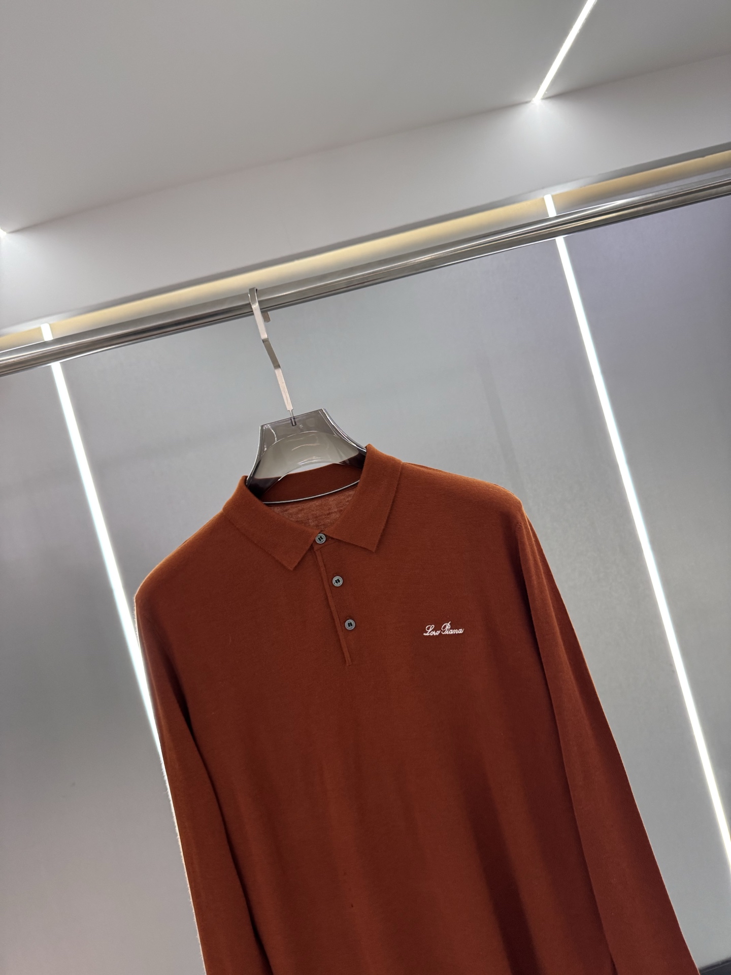 25秋冬新款 lP🆕男士翻领毛衣，羊毛羊绒混纺面料 高品质天然纤维加倍呵护肌肤。整件衣服手感细腻 软糯 