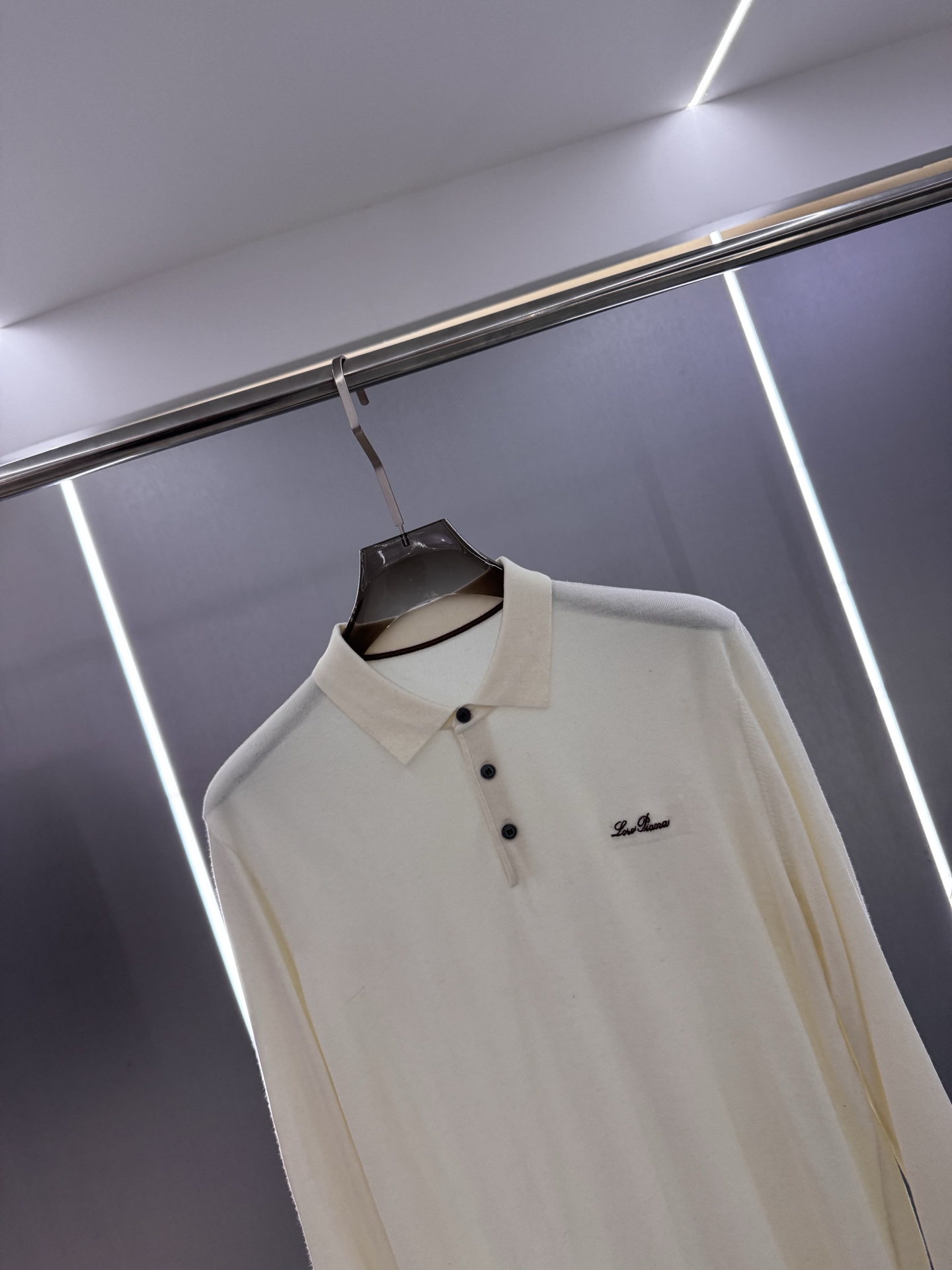 25秋冬新款 lP🆕男士翻领毛衣，羊毛羊绒混纺面料 高品质天然纤维加倍呵护肌肤。整件衣服手感细腻 软糯 