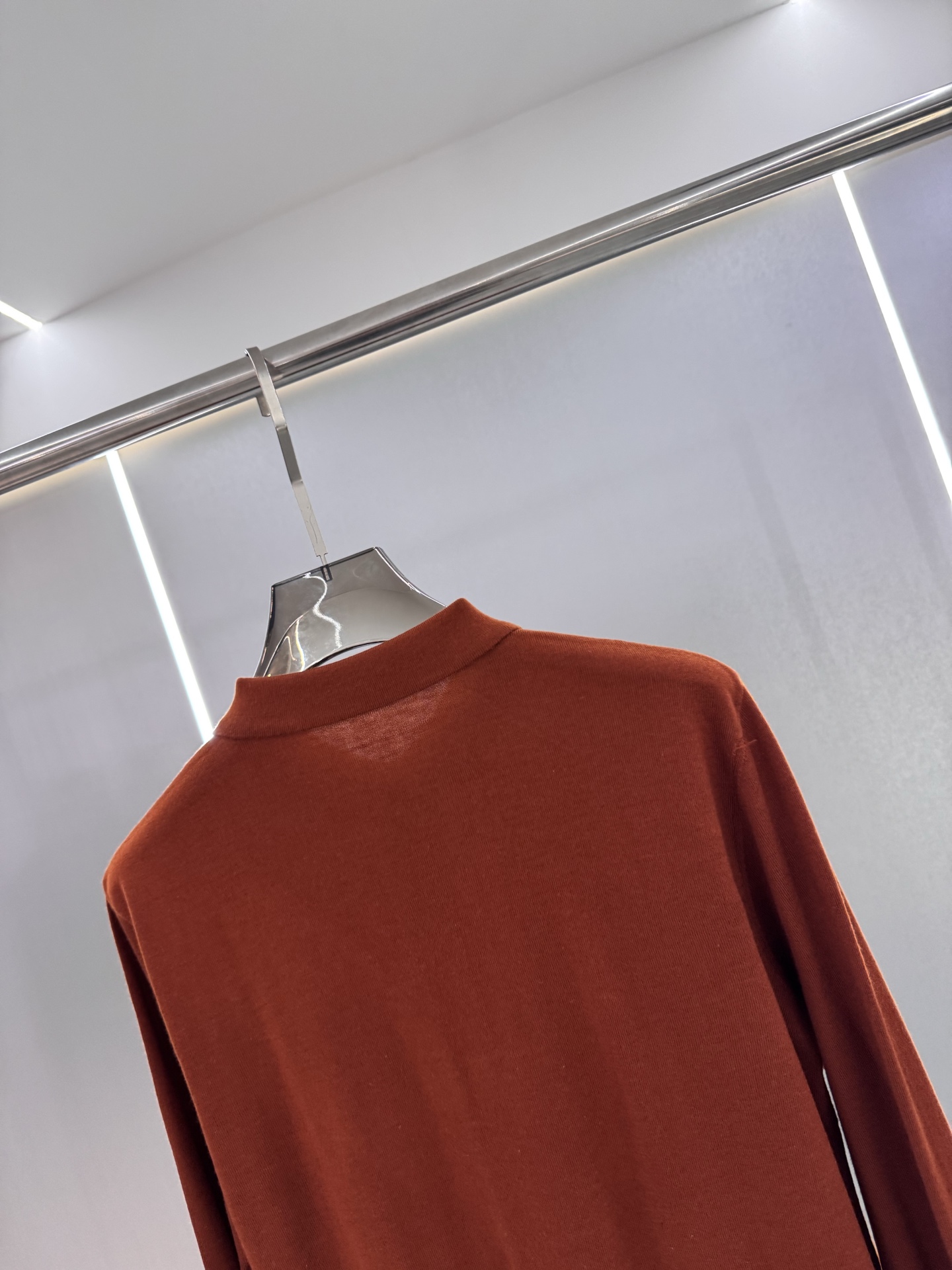 25秋冬新款 lP🆕男士翻领毛衣，羊毛羊绒混纺面料 高品质天然纤维加倍呵护肌肤。整件衣服手感细腻 软糯 