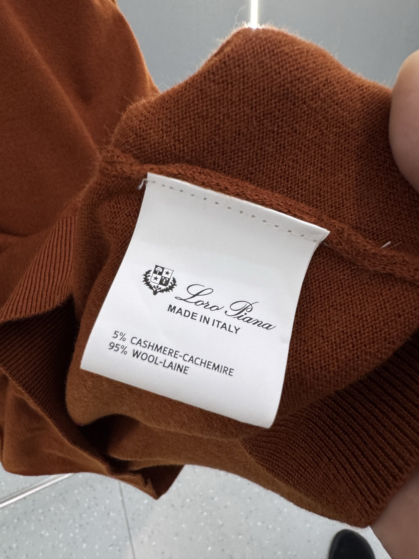 25秋冬新款 lP🆕男士翻领毛衣，羊毛羊绒混纺面料 高品质天然纤维加倍呵护肌肤。整件衣服手感细腻 软糯 