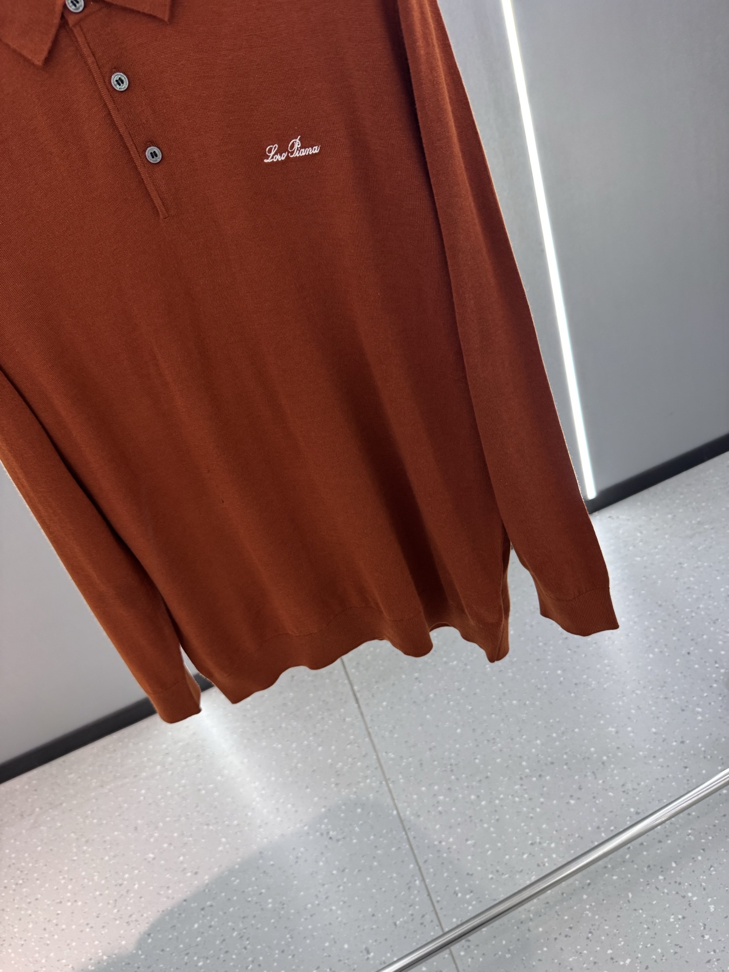 25秋冬新款 lP🆕男士翻领毛衣，羊毛羊绒混纺面料 高品质天然纤维加倍呵护肌肤。整件衣服手感细腻 软糯 