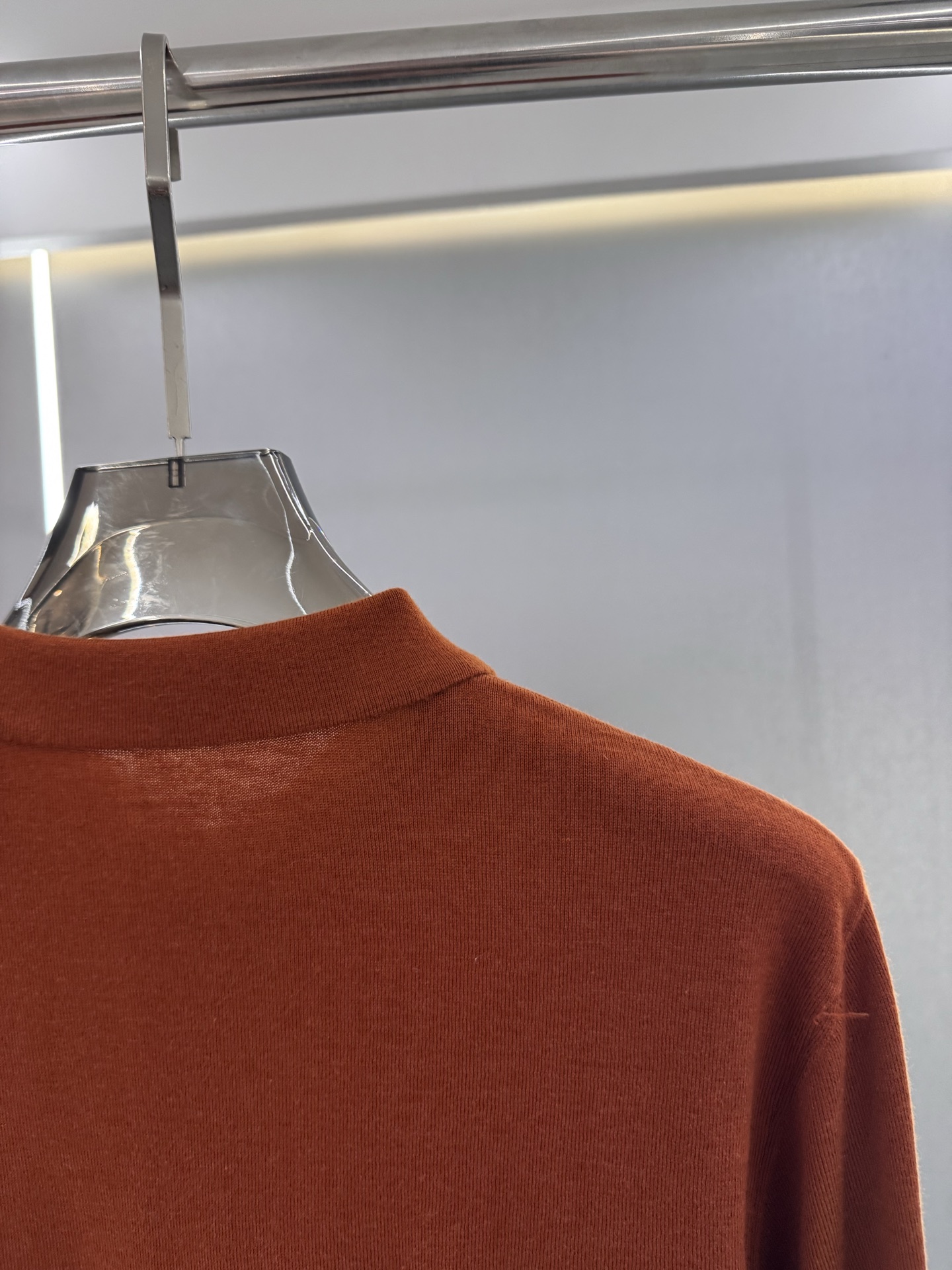 25秋冬新款 lP🆕男士翻领毛衣，羊毛羊绒混纺面料 高品质天然纤维加倍呵护肌肤。整件衣服手感细腻 软糯 