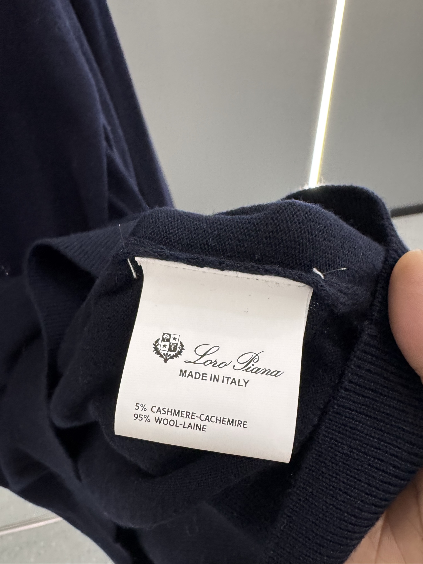 25秋冬新款 lP🆕男士翻领毛衣，羊毛羊绒混纺面料 高品质天然纤维加倍呵护肌肤。整件衣服手感细腻 软糯 