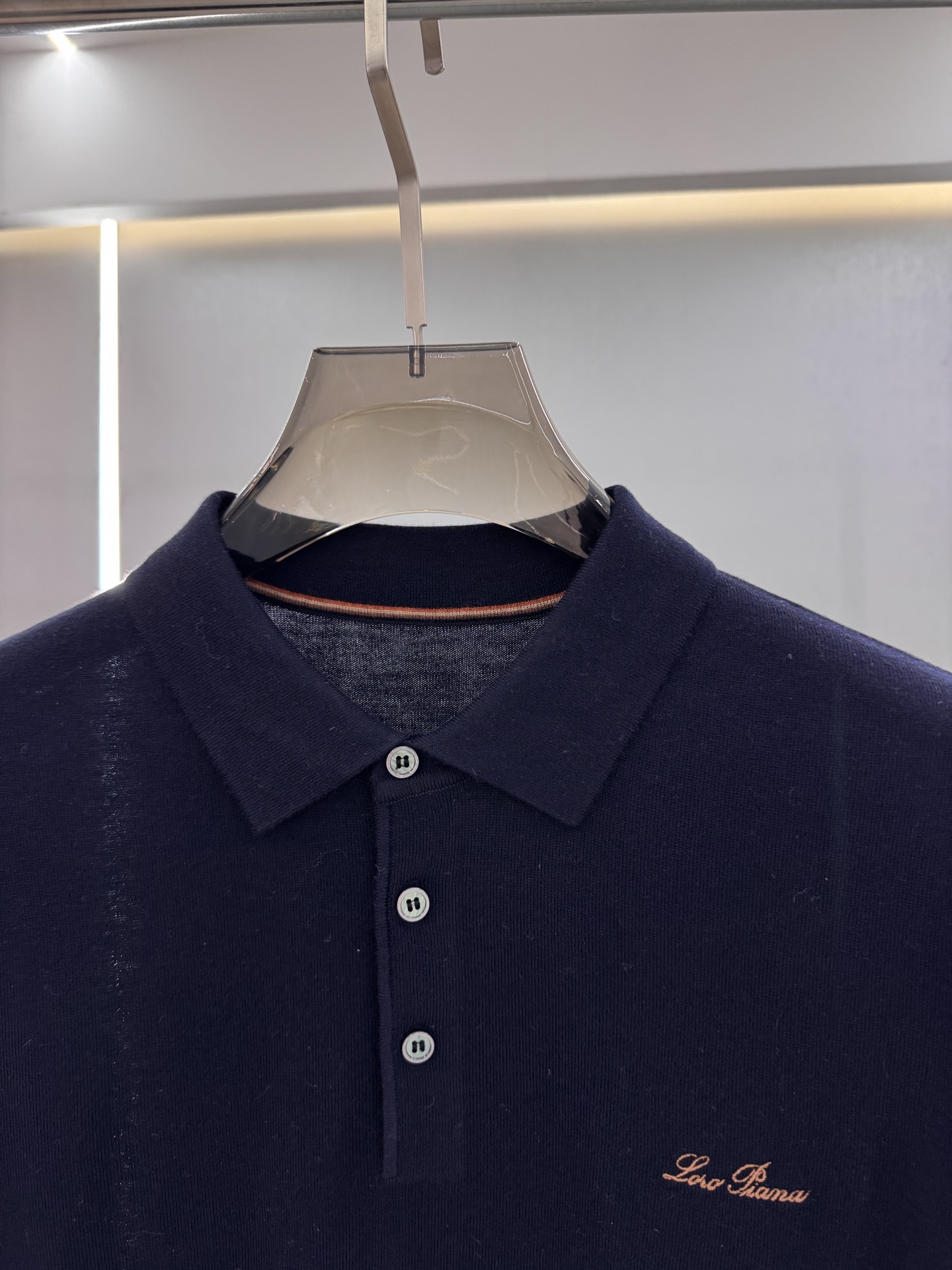 25秋冬新款 lP🆕男士翻领毛衣，羊毛羊绒混纺面料 高品质天然纤维加倍呵护肌肤。整件衣服手感细腻 软糯 