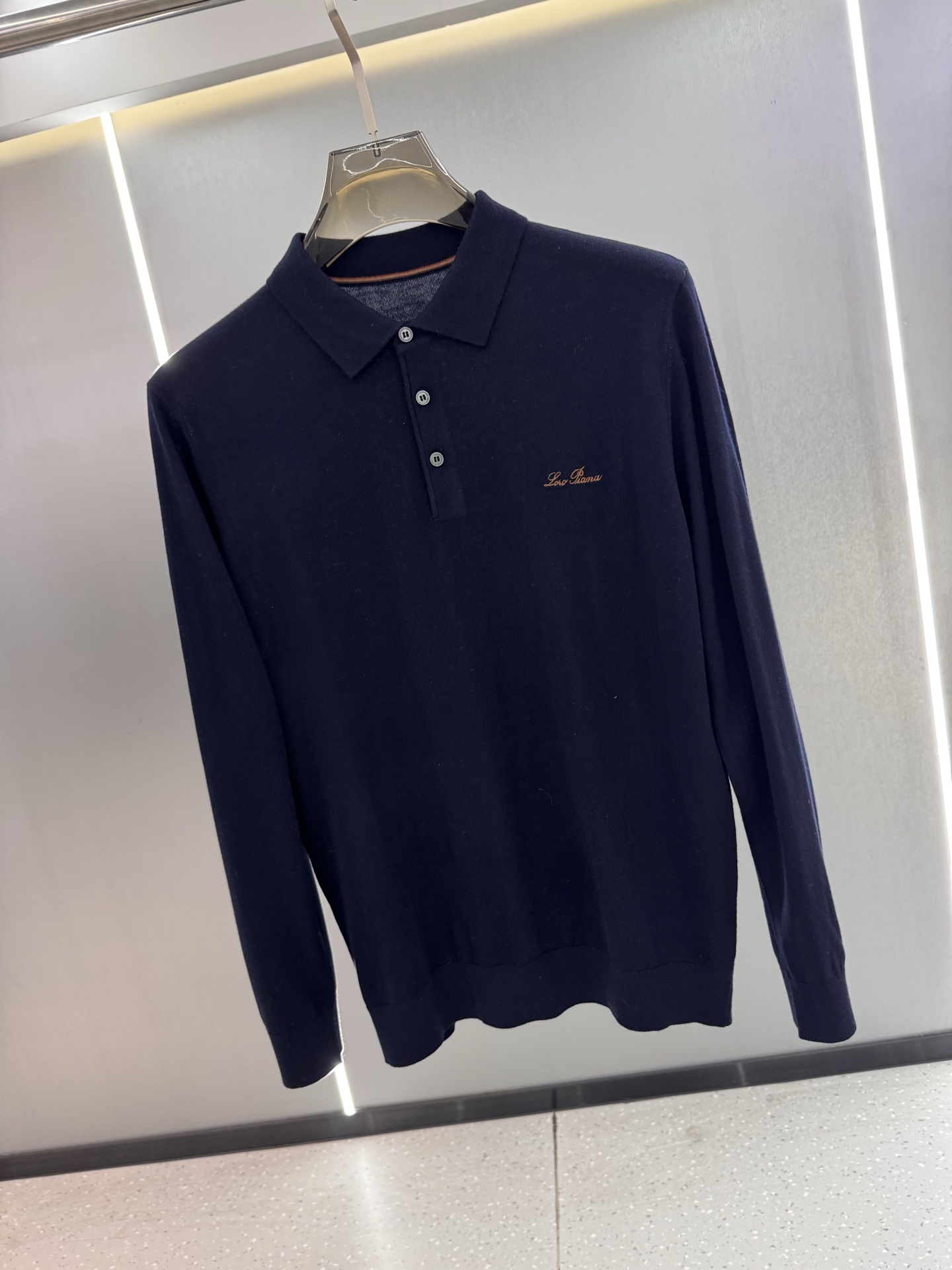 25秋冬新款 lP🆕男士翻领毛衣，羊毛羊绒混纺面料 高品质天然纤维加倍呵护肌肤。整件衣服手感细腻 软糯 