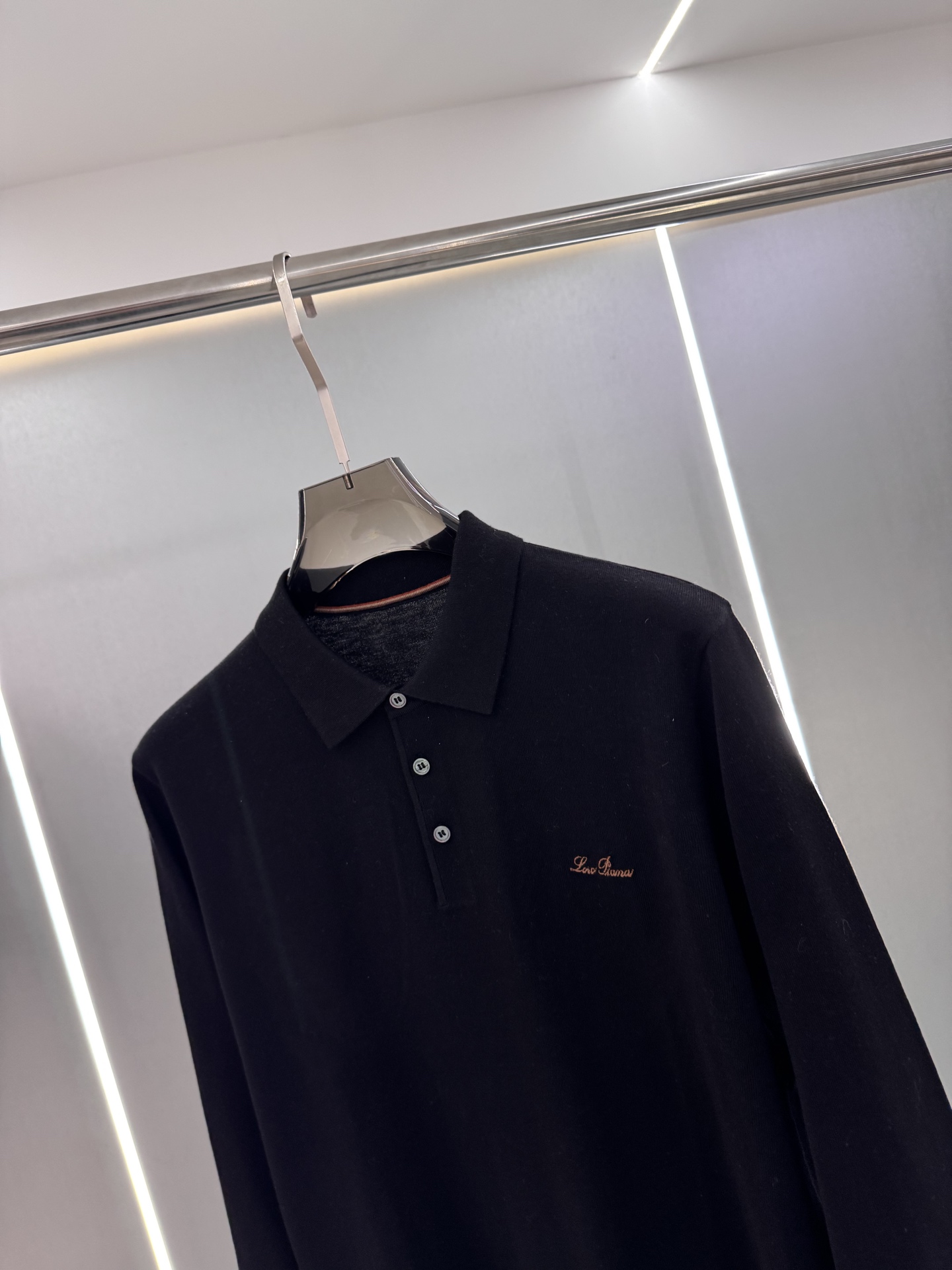 25秋冬新款 lP🆕男士翻领毛衣，羊毛羊绒混纺面料 高品质天然纤维加倍呵护肌肤。整件衣服手感细腻 软糯 