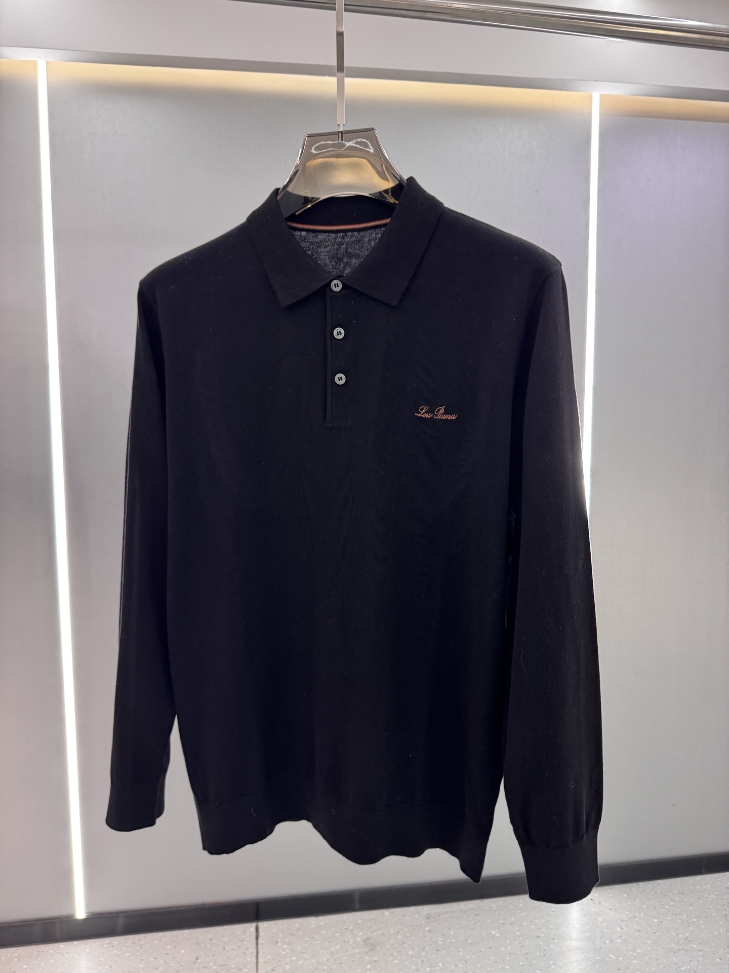 25秋冬新款 lP🆕男士翻领毛衣，羊毛羊绒混纺面料 高品质天然纤维加倍呵护肌肤。整件衣服手感细腻 软糯 