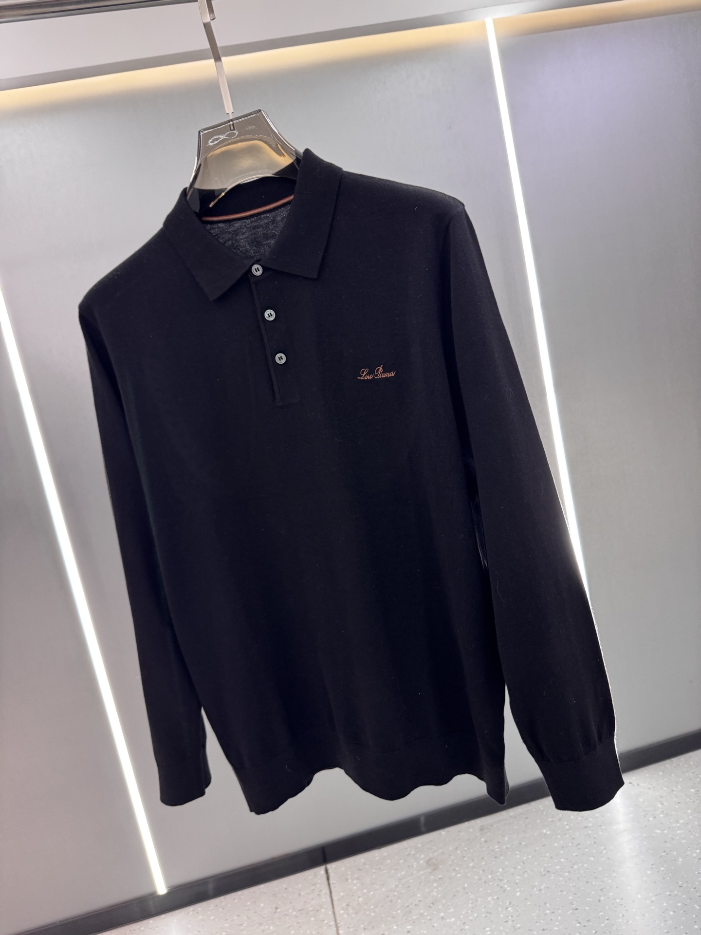 25秋冬新款 lP🆕男士翻领毛衣，羊毛羊绒混纺面料 高品质天然纤维加倍呵护肌肤。整件衣服手感细腻 软糯 