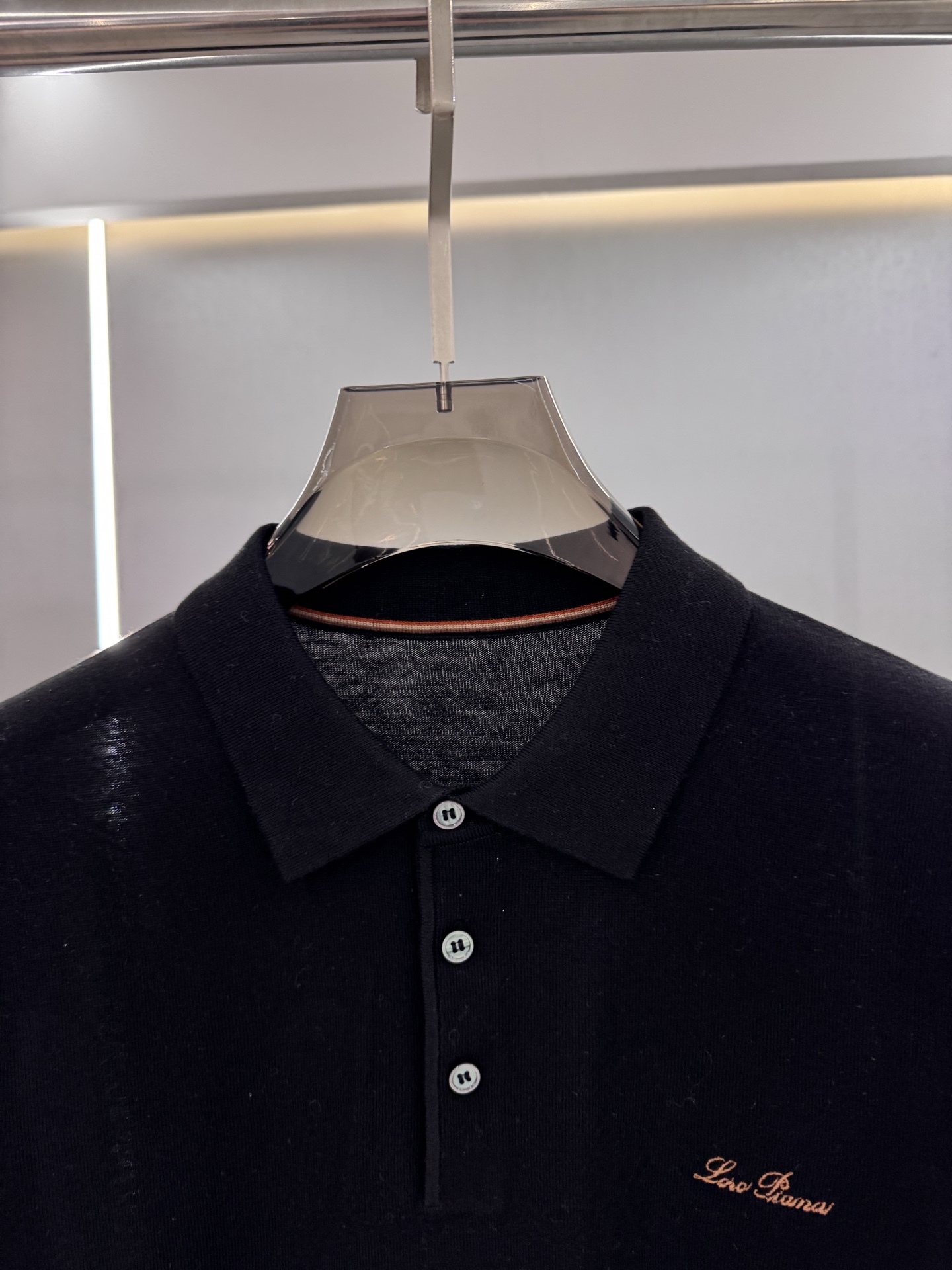 25秋冬新款 lP🆕男士翻领毛衣，羊毛羊绒混纺面料 高品质天然纤维加倍呵护肌肤。整件衣服手感细腻 软糯 