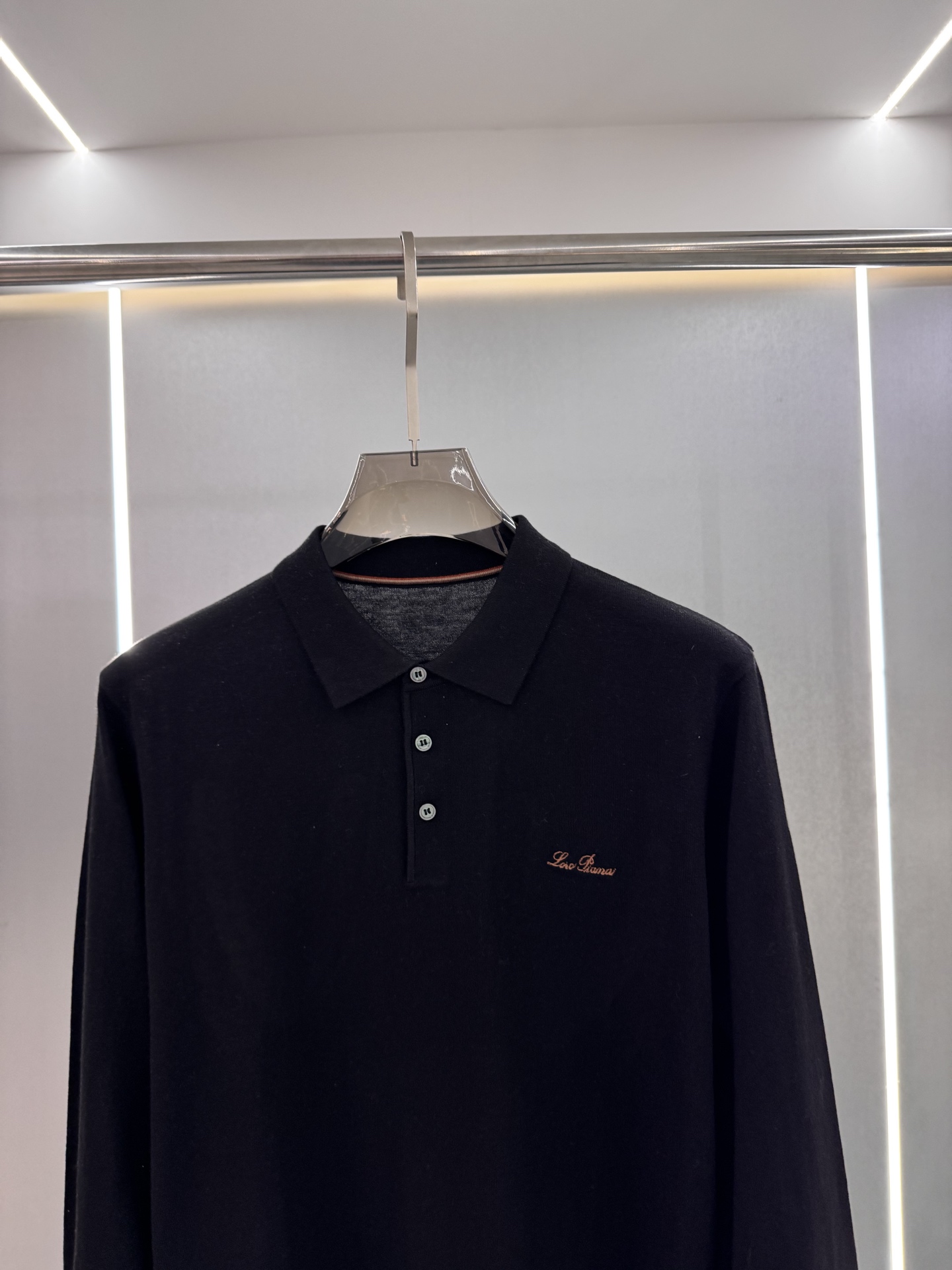 25秋冬新款 lP🆕男士翻领毛衣，羊毛羊绒混纺面料 高品质天然纤维加倍呵护肌肤。整件衣服手感细腻 软糯 