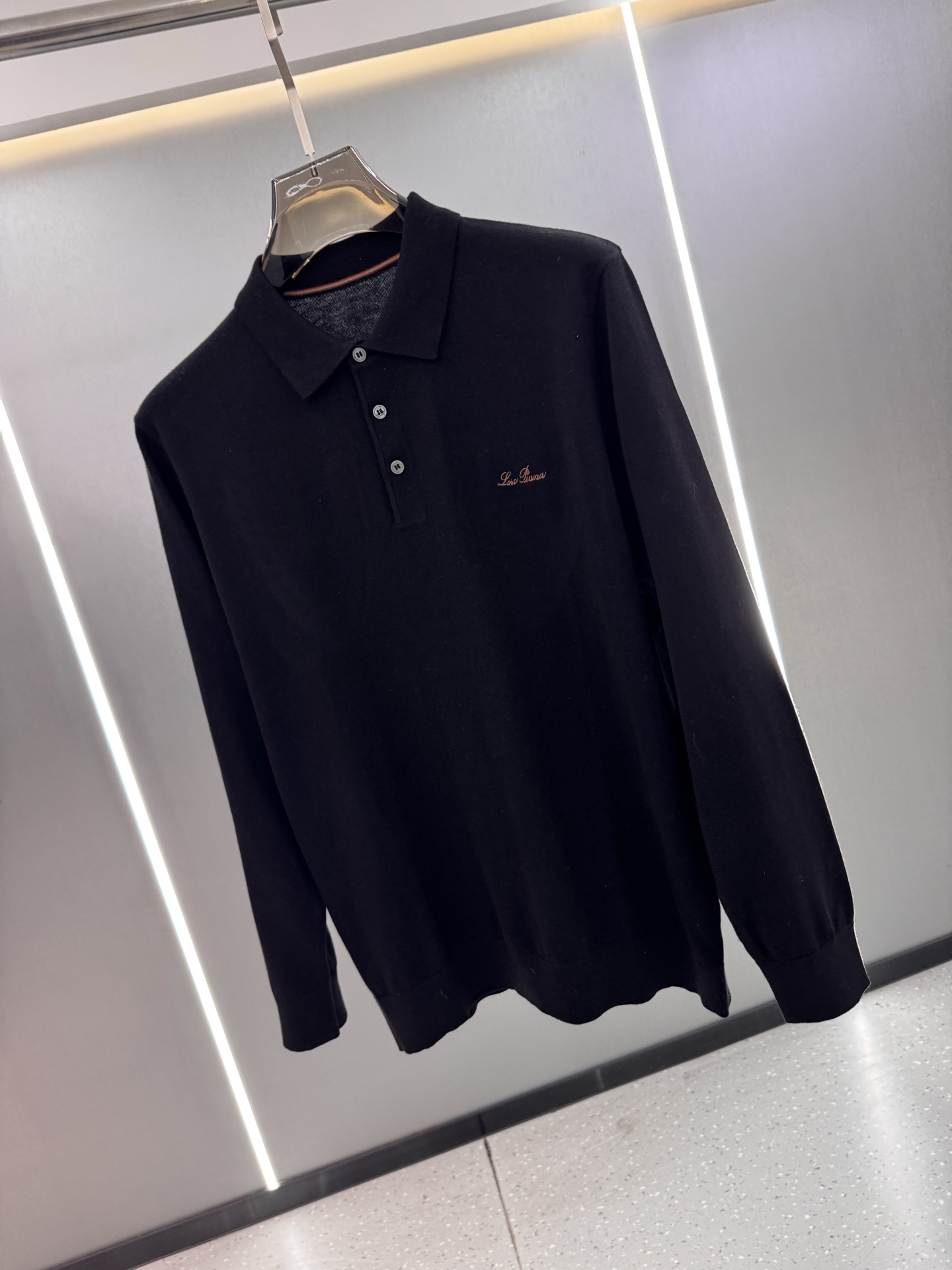 25秋冬新款 lP🆕男士翻领毛衣，羊毛羊绒混纺面料 高品质天然纤维加倍呵护肌肤。整件衣服手感细腻 软糯 