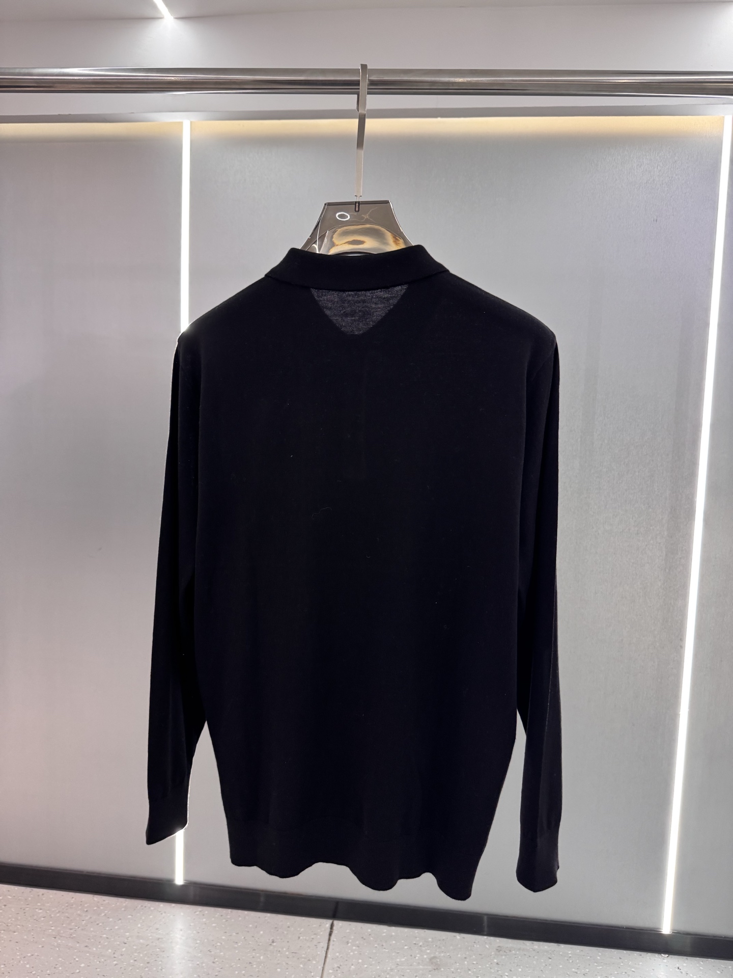 25秋冬新款 lP🆕男士翻领毛衣，羊毛羊绒混纺面料 高品质天然纤维加倍呵护肌肤。整件衣服手感细腻 软糯 