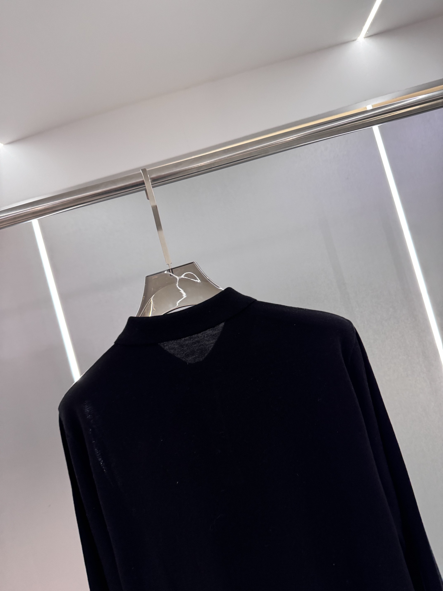 25秋冬新款 lP🆕男士翻领毛衣，羊毛羊绒混纺面料 高品质天然纤维加倍呵护肌肤。整件衣服手感细腻 软糯 