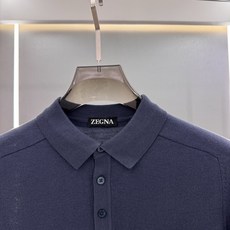 25秋冬新款 Zegna男士翻领毛衣,羊毛羊绒混纺面料 高品质天然纤维加倍呵护肌肤。整件衣服手感细腻 软 25秋冬新款 Zegna男士翻领毛衣,羊毛羊绒混纺面料 高品质天然纤维加倍呵护肌肤。整件衣服手感细腻 软