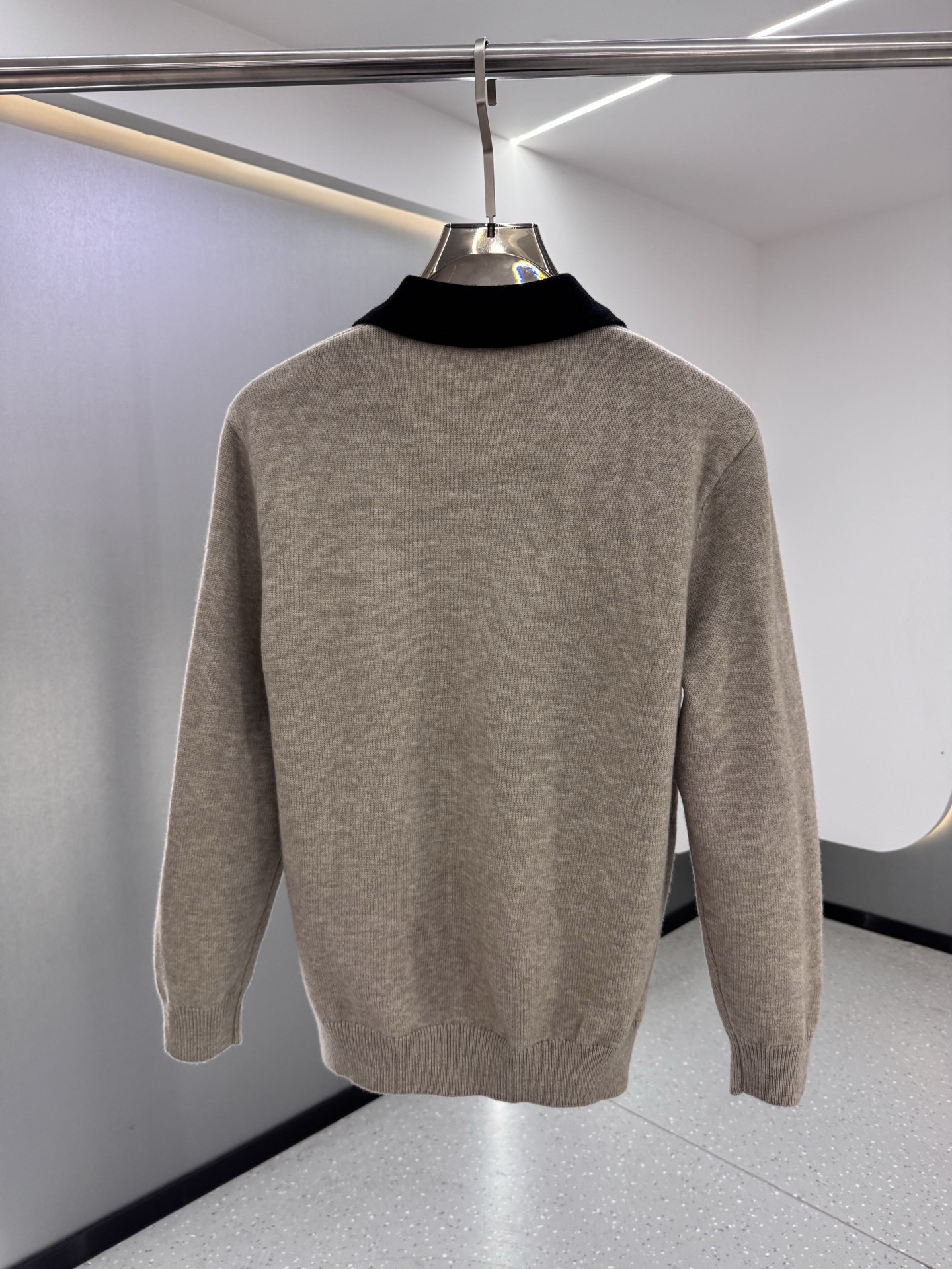 25秋冬新款 BC男士翻领毛衣，羊毛羊绒混纺面料 高品质天然纤维加倍呵护肌肤。整件衣服手感细腻 软糯 绵