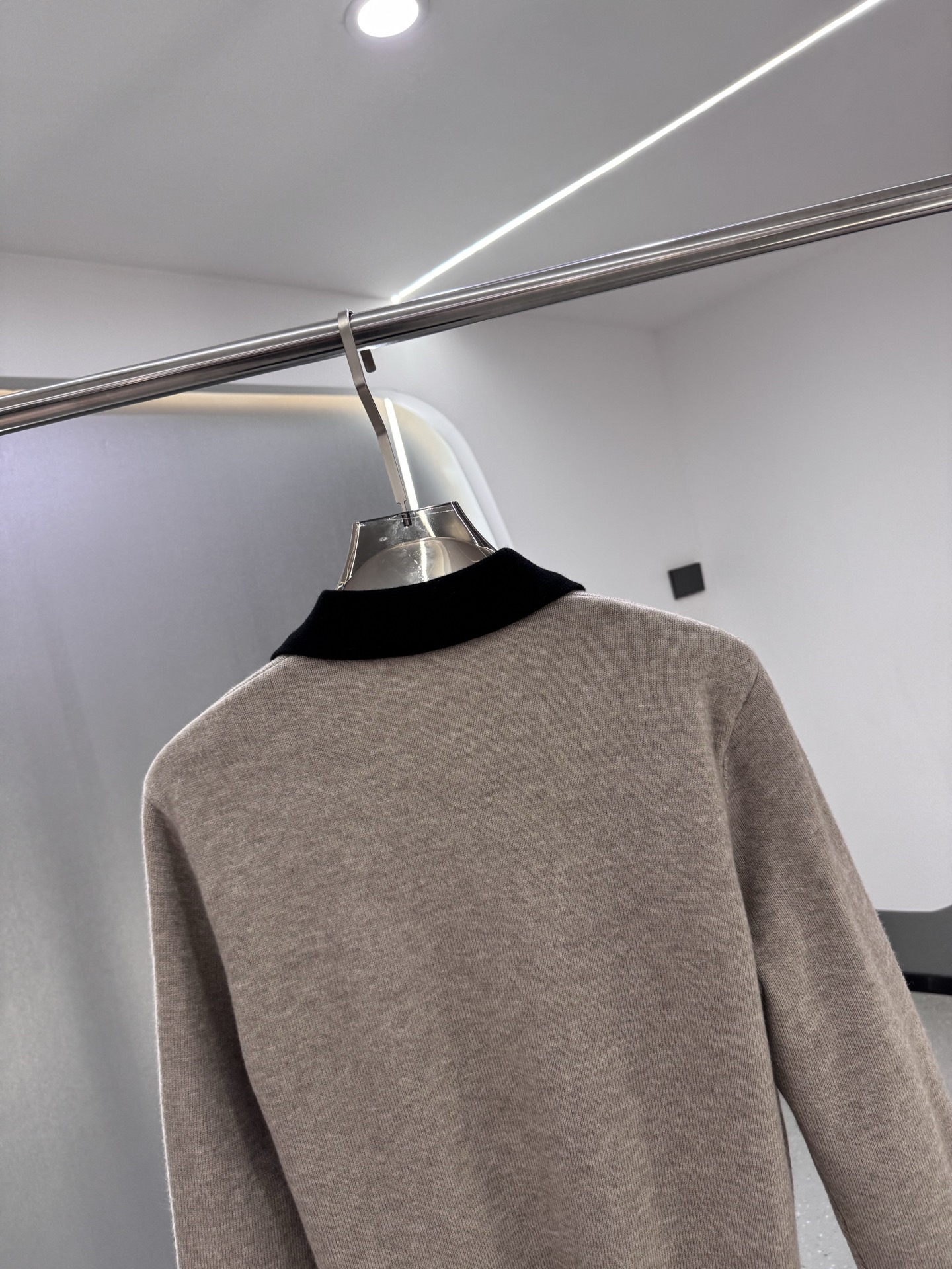 25秋冬新款 BC男士翻领毛衣，羊毛羊绒混纺面料 高品质天然纤维加倍呵护肌肤。整件衣服手感细腻 软糯 绵