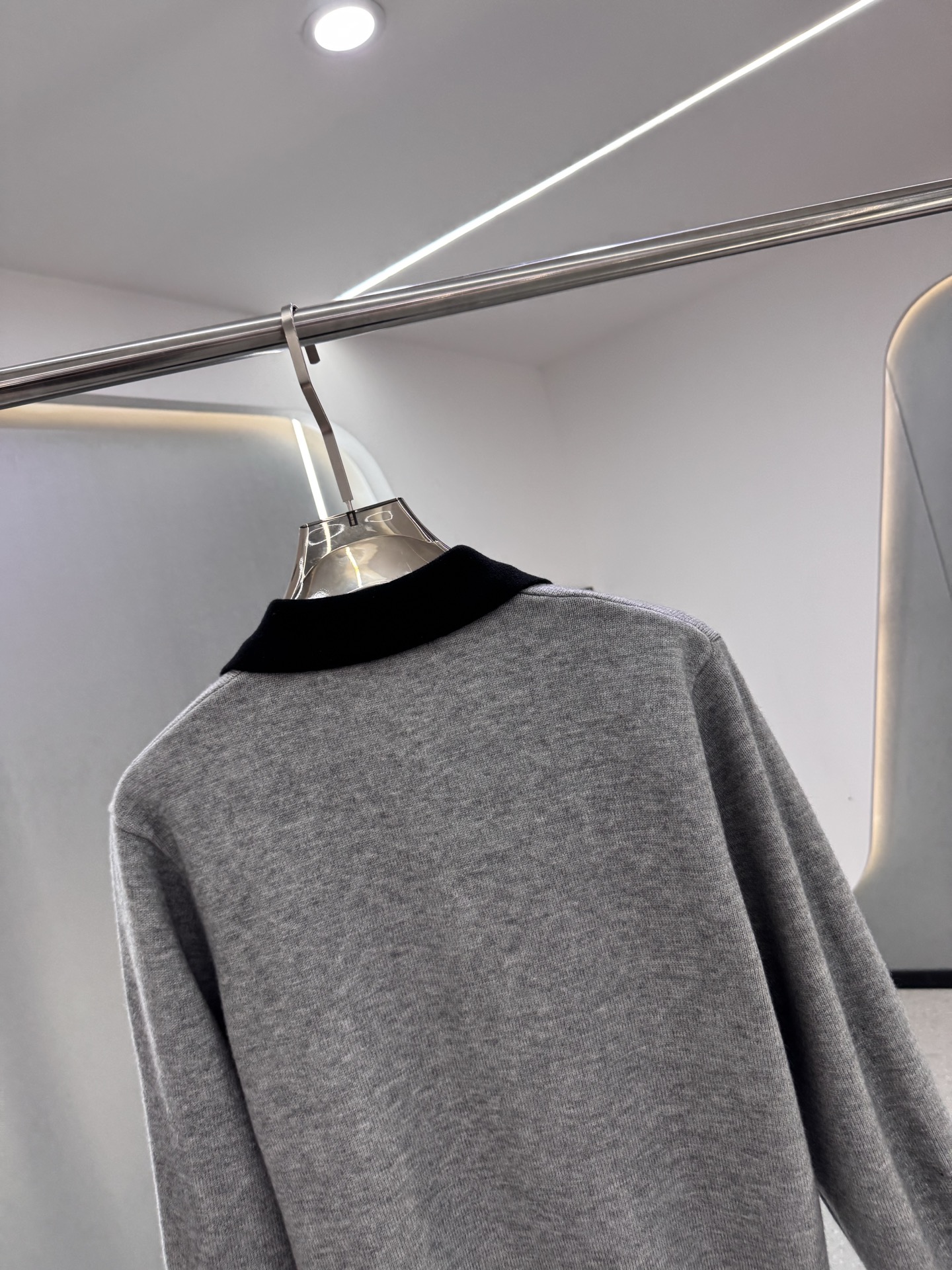 25秋冬新款 BC男士翻领毛衣，羊毛羊绒混纺面料 高品质天然纤维加倍呵护肌肤。整件衣服手感细腻 软糯 绵