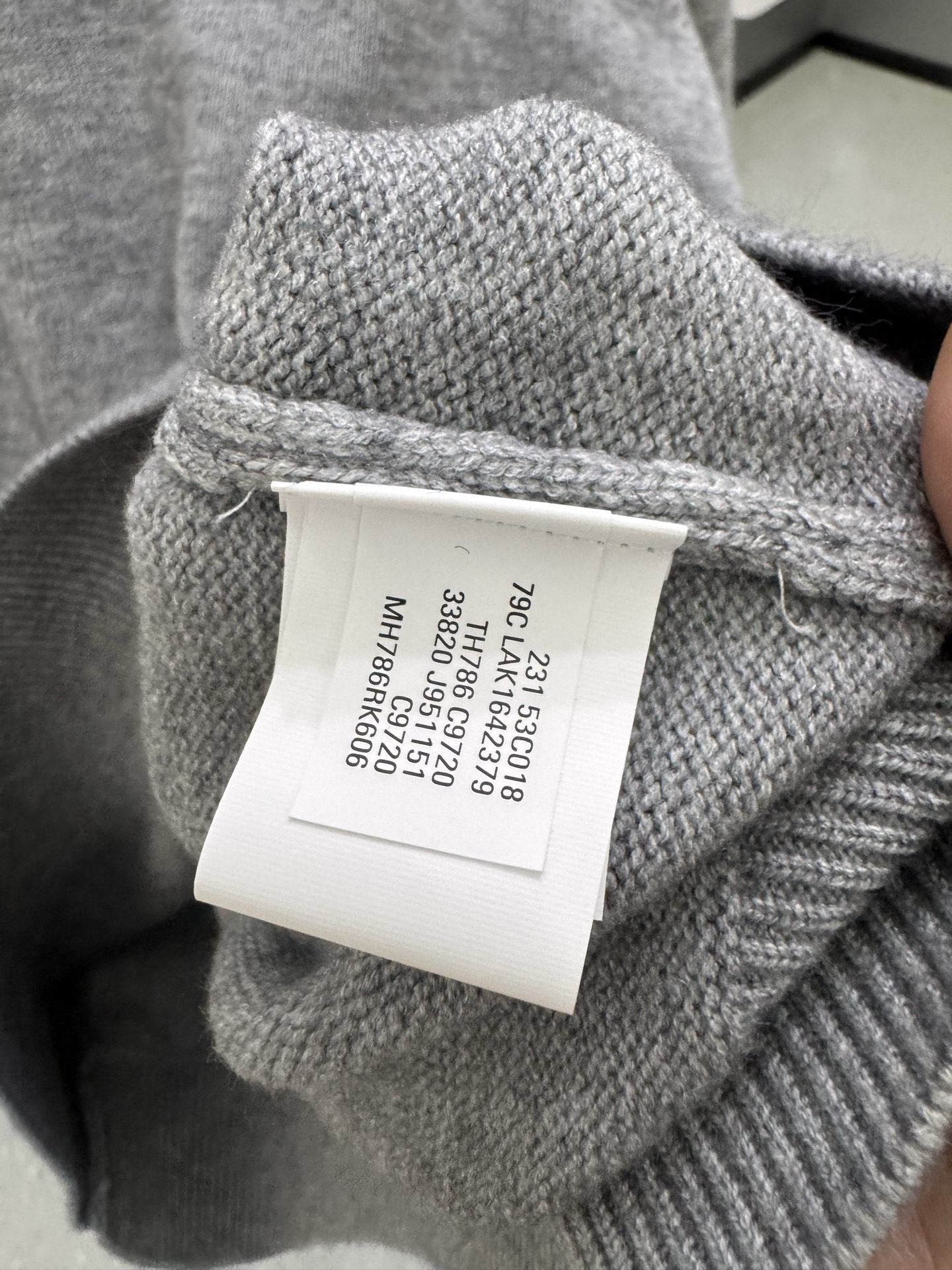 25秋冬新款 BC男士翻领毛衣，羊毛羊绒混纺面料 高品质天然纤维加倍呵护肌肤。整件衣服手感细腻 软糯 绵