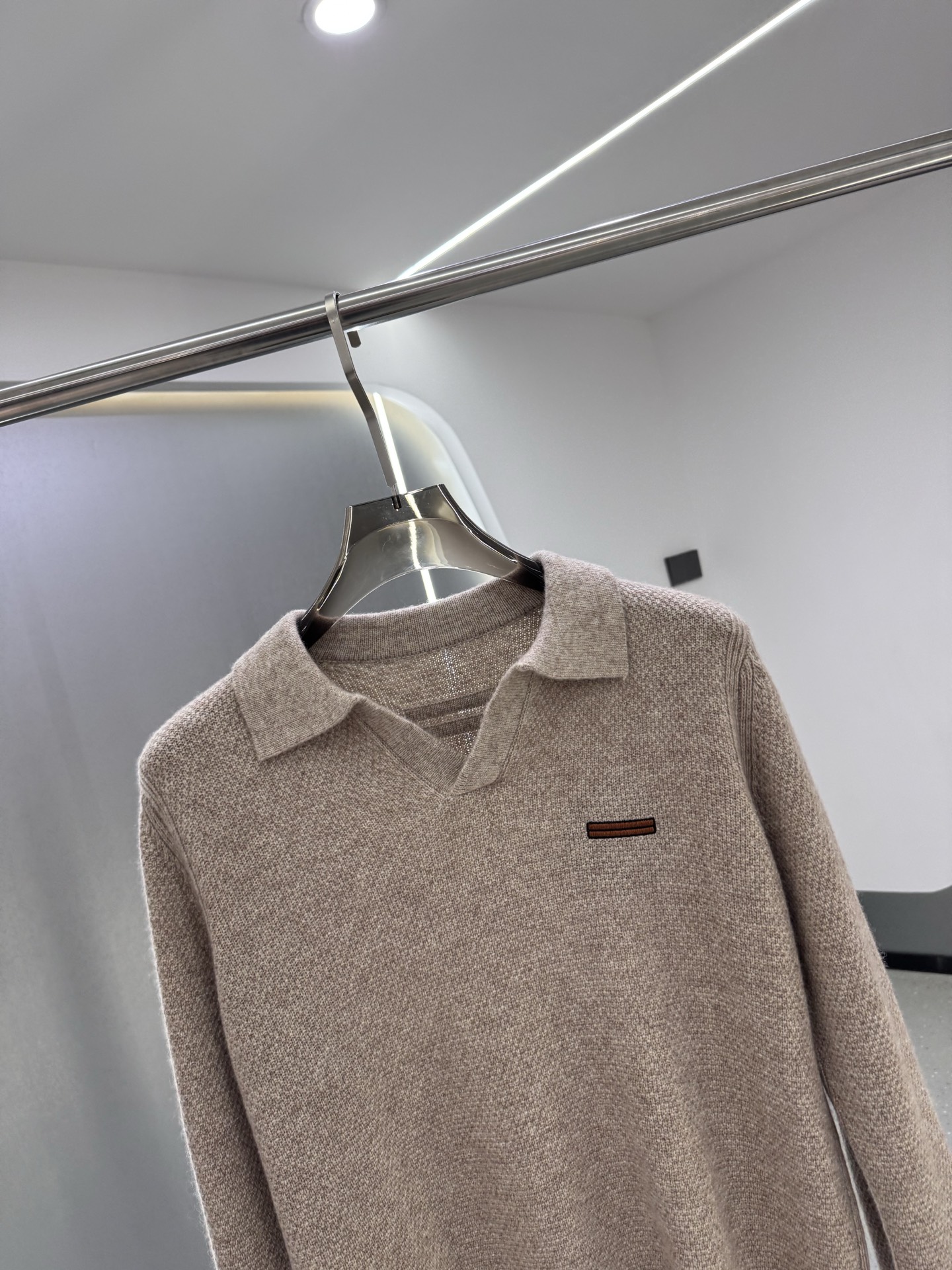 25秋冬新款 BC男士翻领毛衣，羊毛羊绒混纺面料 高品质天然纤维加倍呵护肌肤。整件衣服手感细腻 软糯 绵