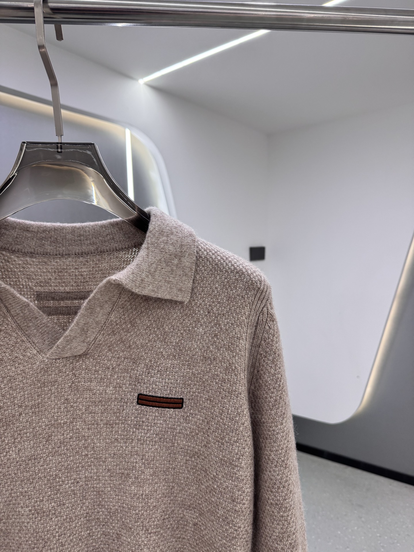 25秋冬新款 BC男士翻领毛衣，羊毛羊绒混纺面料 高品质天然纤维加倍呵护肌肤。整件衣服手感细腻 软糯 绵