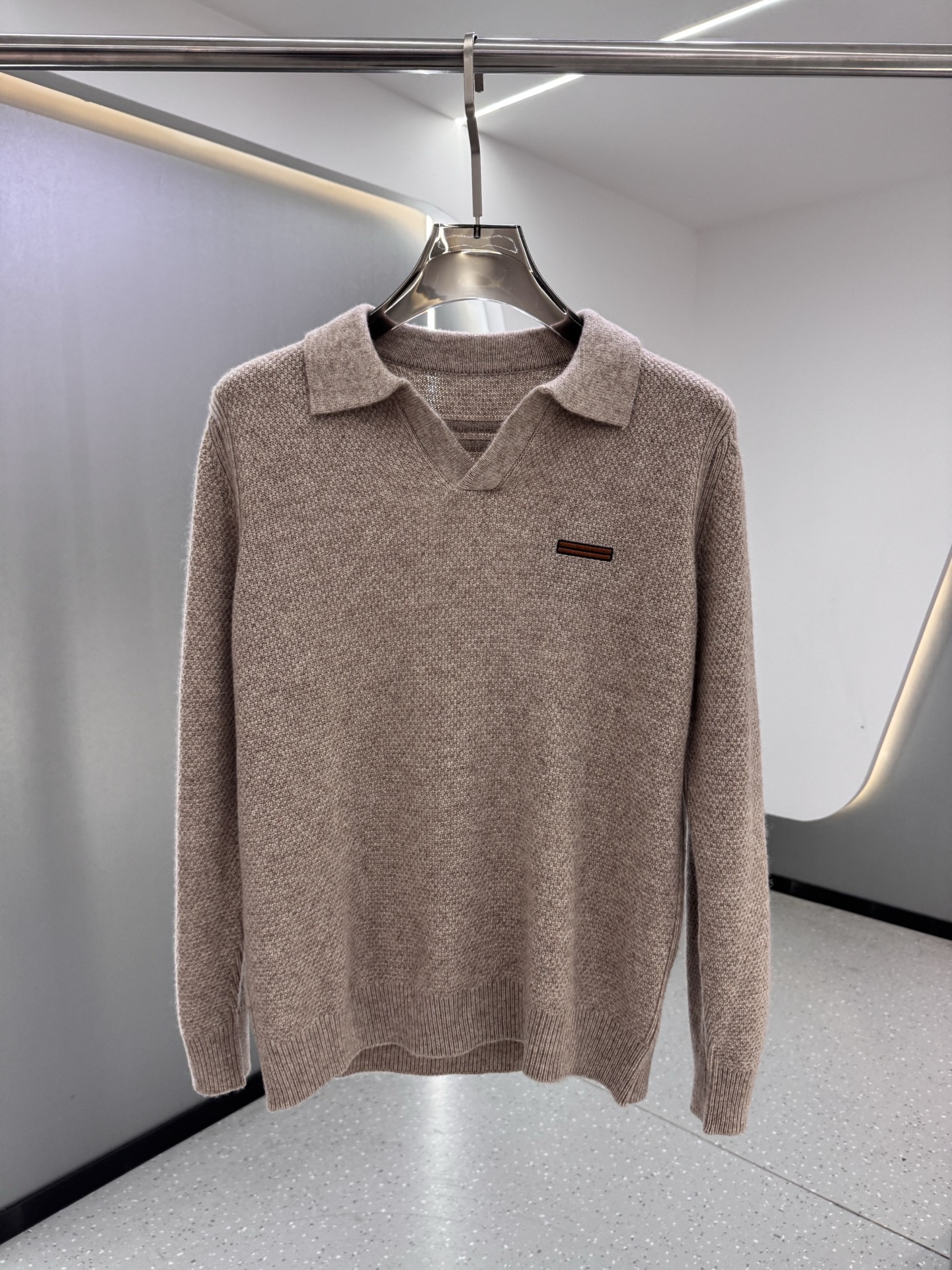 25秋冬新款 BC男士翻领毛衣，羊毛羊绒混纺面料 高品质天然纤维加倍呵护肌肤。整件衣服手感细腻 软糯 绵