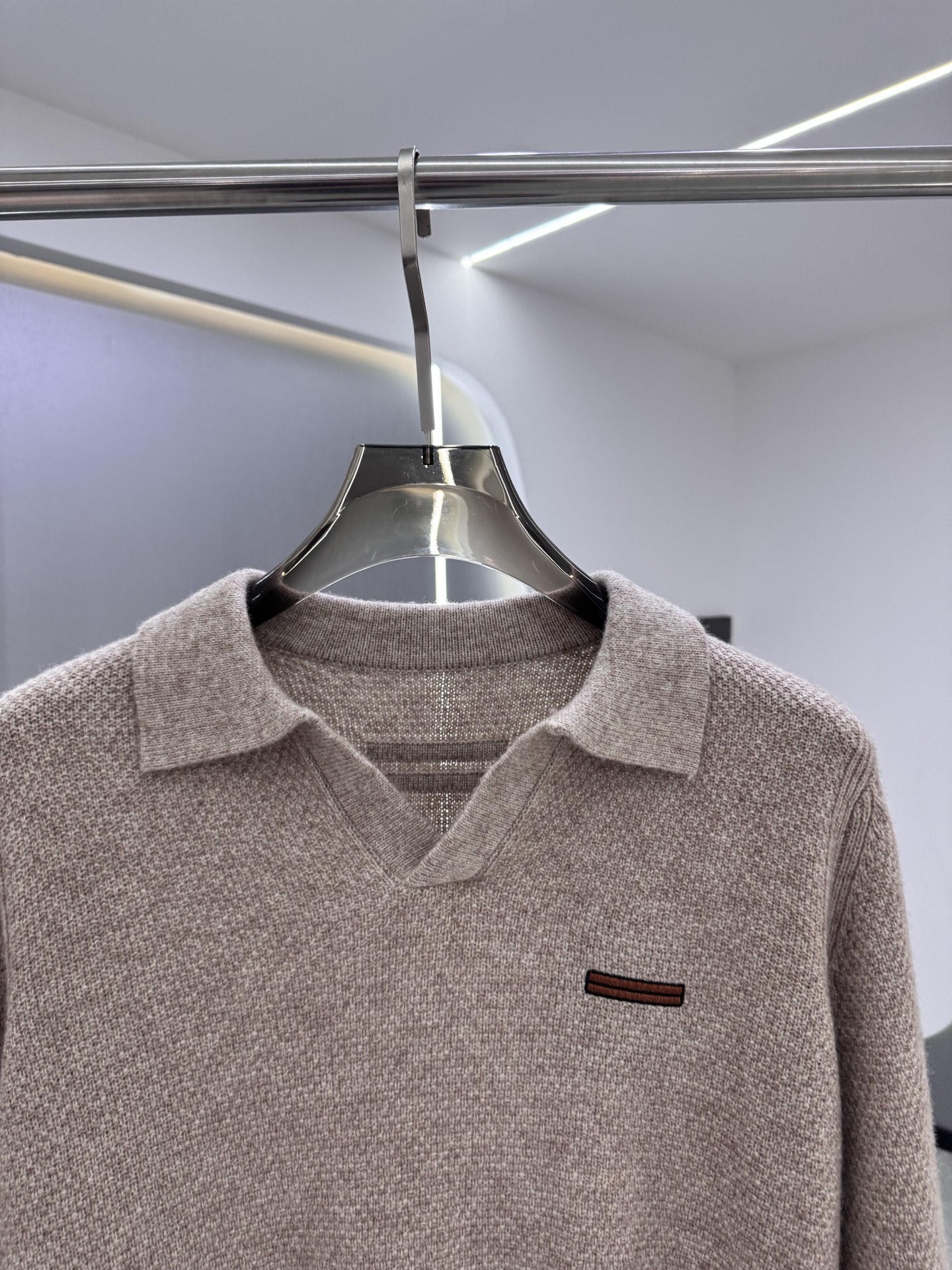 25秋冬新款 BC男士翻领毛衣，羊毛羊绒混纺面料 高品质天然纤维加倍呵护肌肤。整件衣服手感细腻 软糯 绵