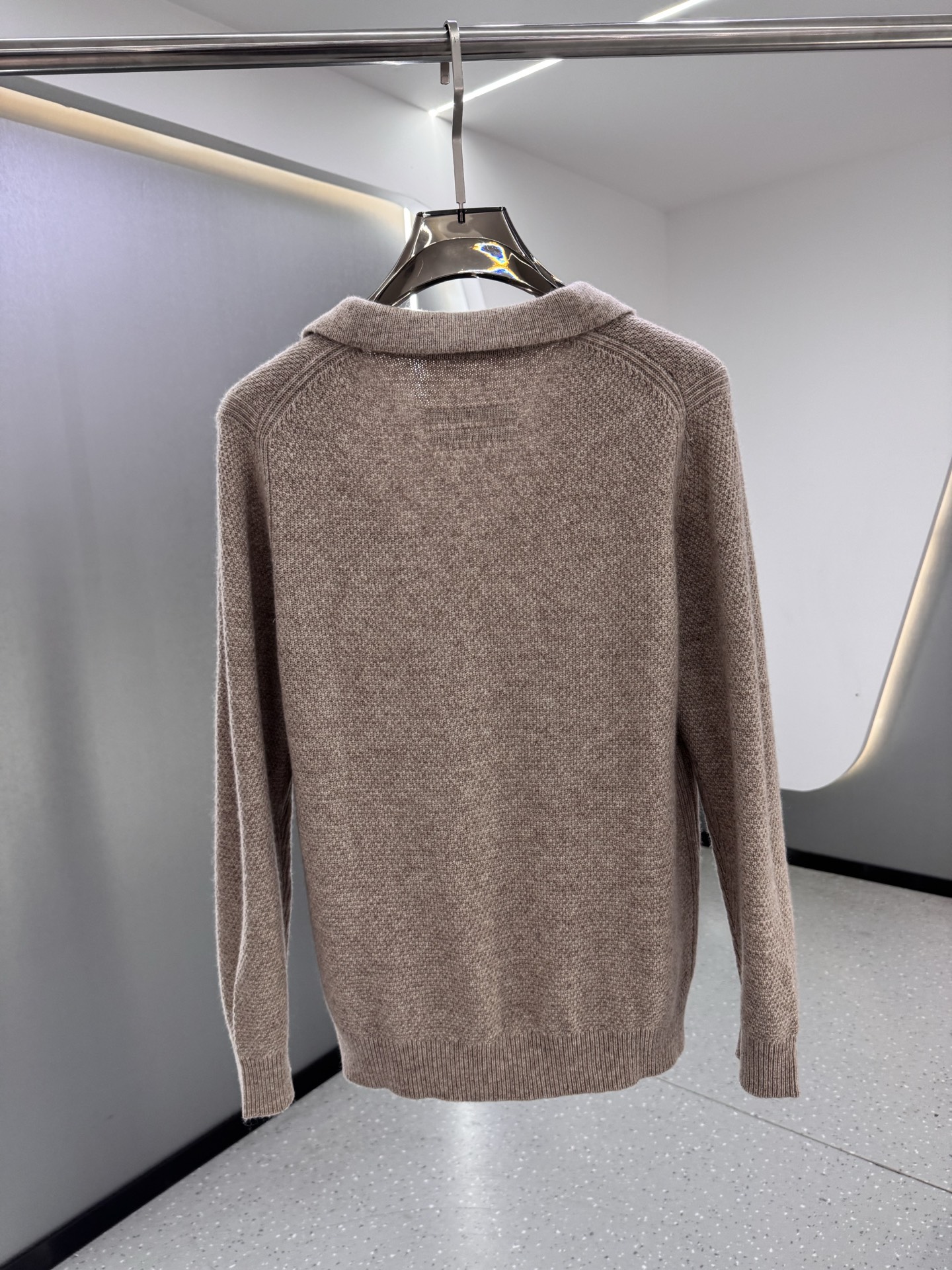 25秋冬新款 BC男士翻领毛衣，羊毛羊绒混纺面料 高品质天然纤维加倍呵护肌肤。整件衣服手感细腻 软糯 绵