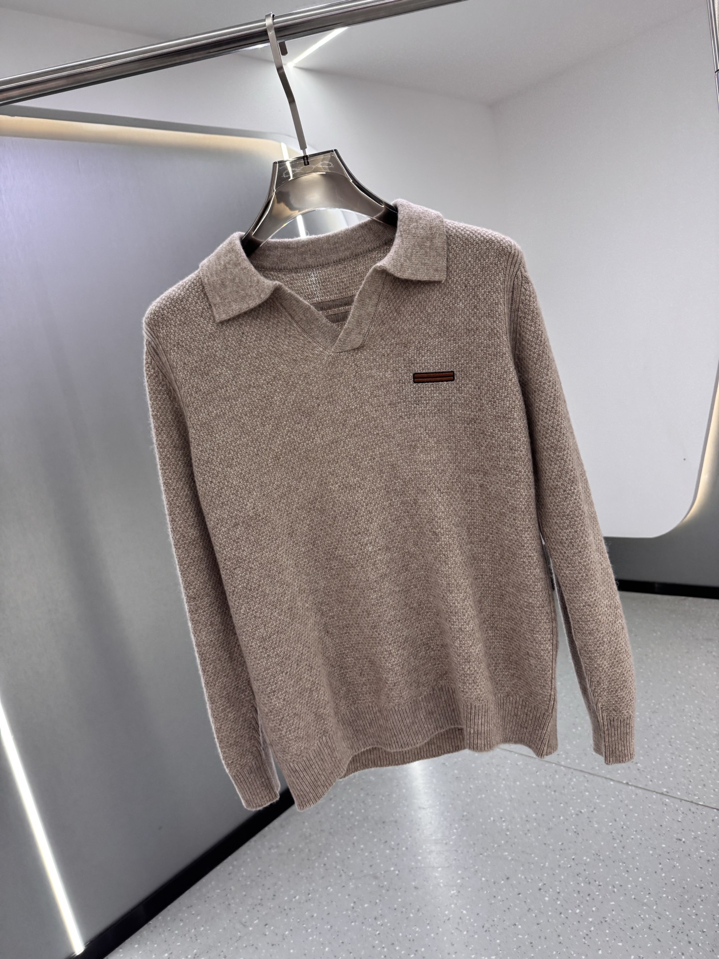 25秋冬新款 BC男士翻领毛衣，羊毛羊绒混纺面料 高品质天然纤维加倍呵护肌肤。整件衣服手感细腻 软糯 绵