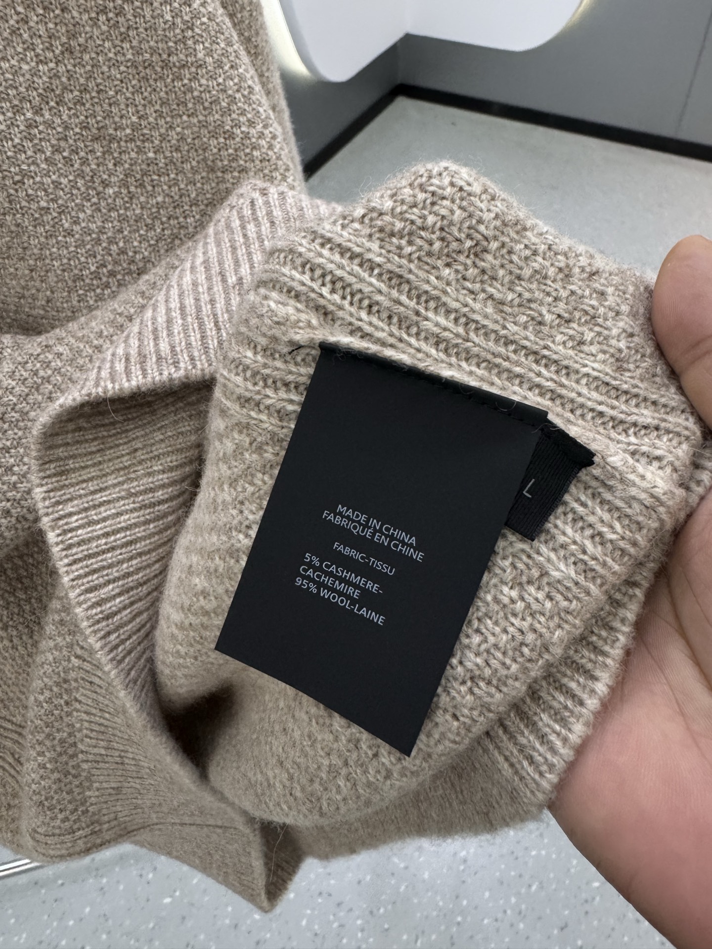 25秋冬新款 BC男士翻领毛衣，羊毛羊绒混纺面料 高品质天然纤维加倍呵护肌肤。整件衣服手感细腻 软糯 绵