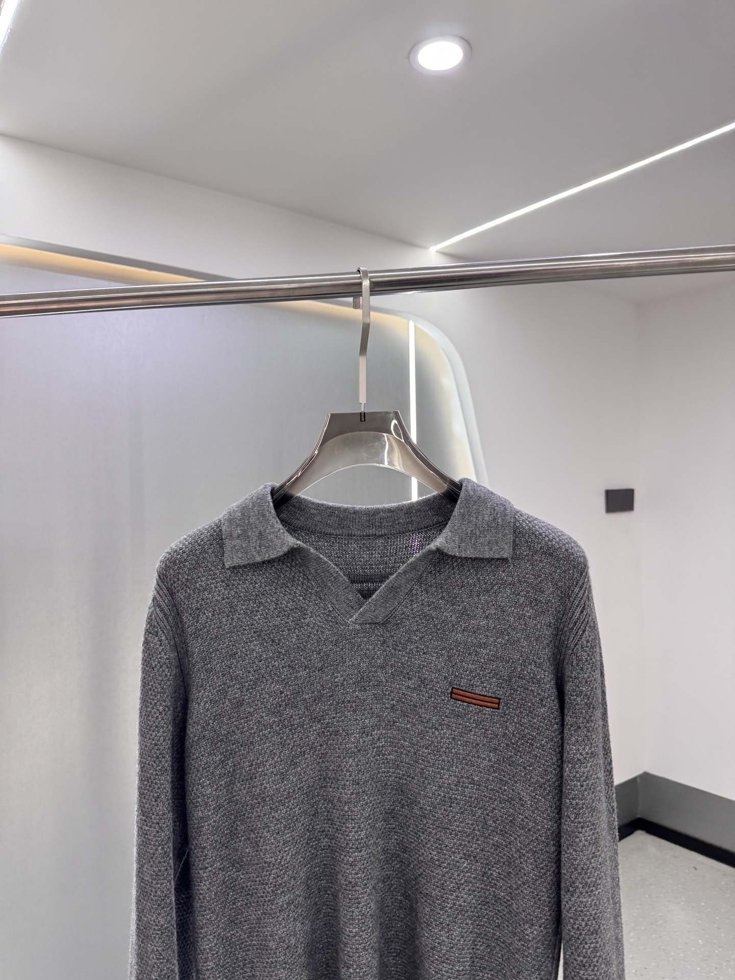 25秋冬新款 BC男士翻领毛衣，羊毛羊绒混纺面料 高品质天然纤维加倍呵护肌肤。整件衣服手感细腻 软糯 绵