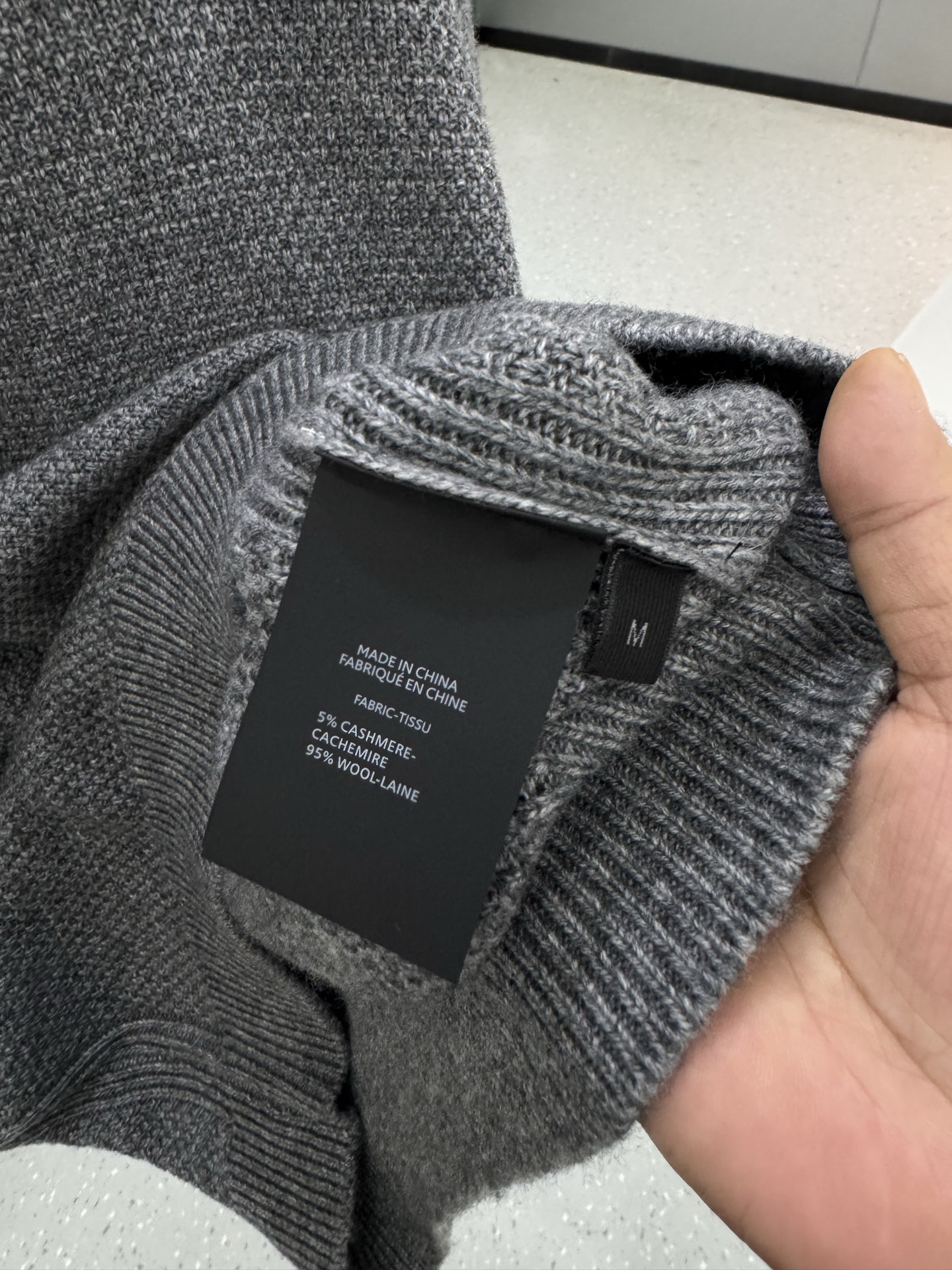 25秋冬新款 BC男士翻领毛衣，羊毛羊绒混纺面料 高品质天然纤维加倍呵护肌肤。整件衣服手感细腻 软糯 绵