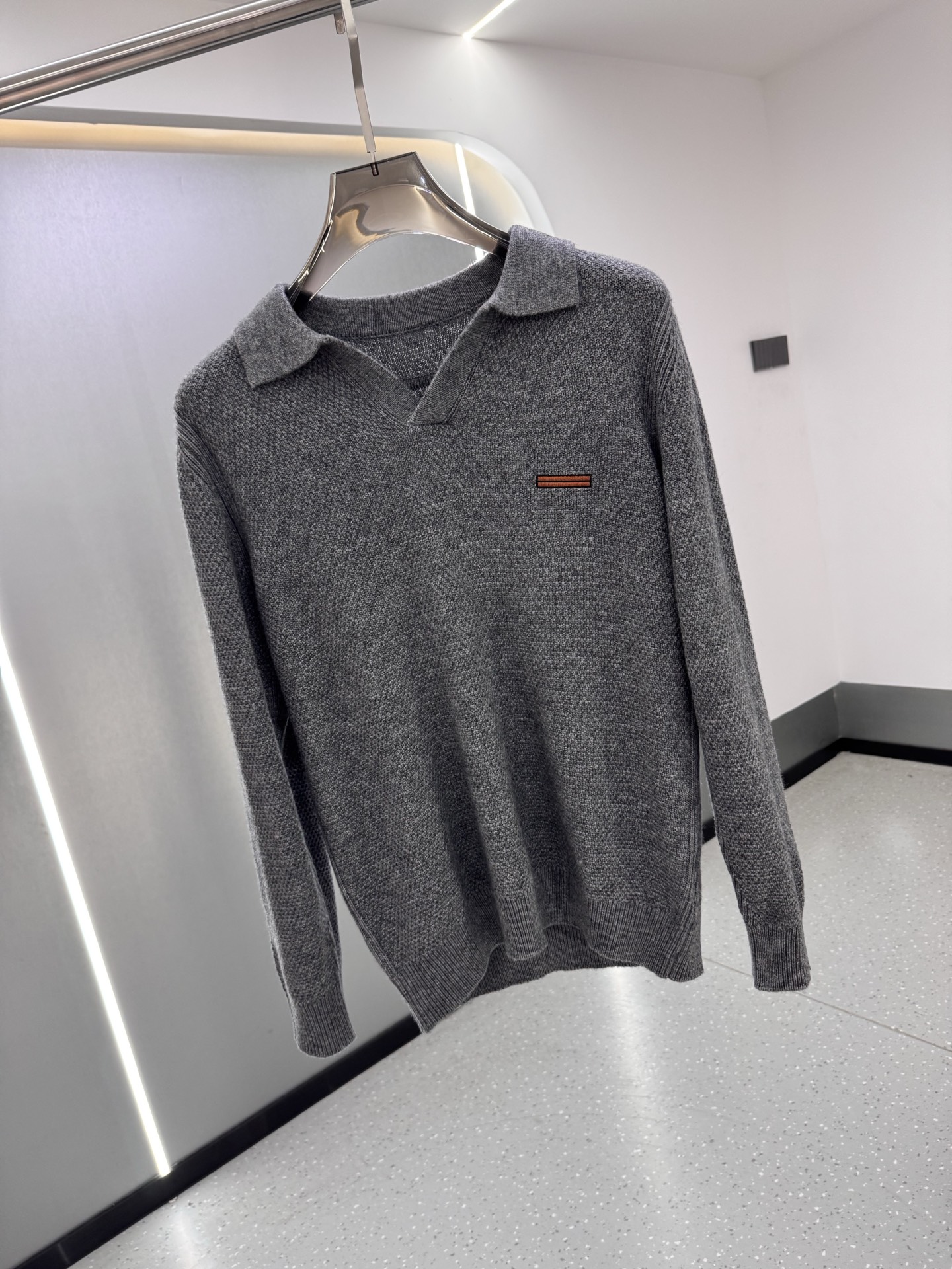 25秋冬新款 BC男士翻领毛衣，羊毛羊绒混纺面料 高品质天然纤维加倍呵护肌肤。整件衣服手感细腻 软糯 绵