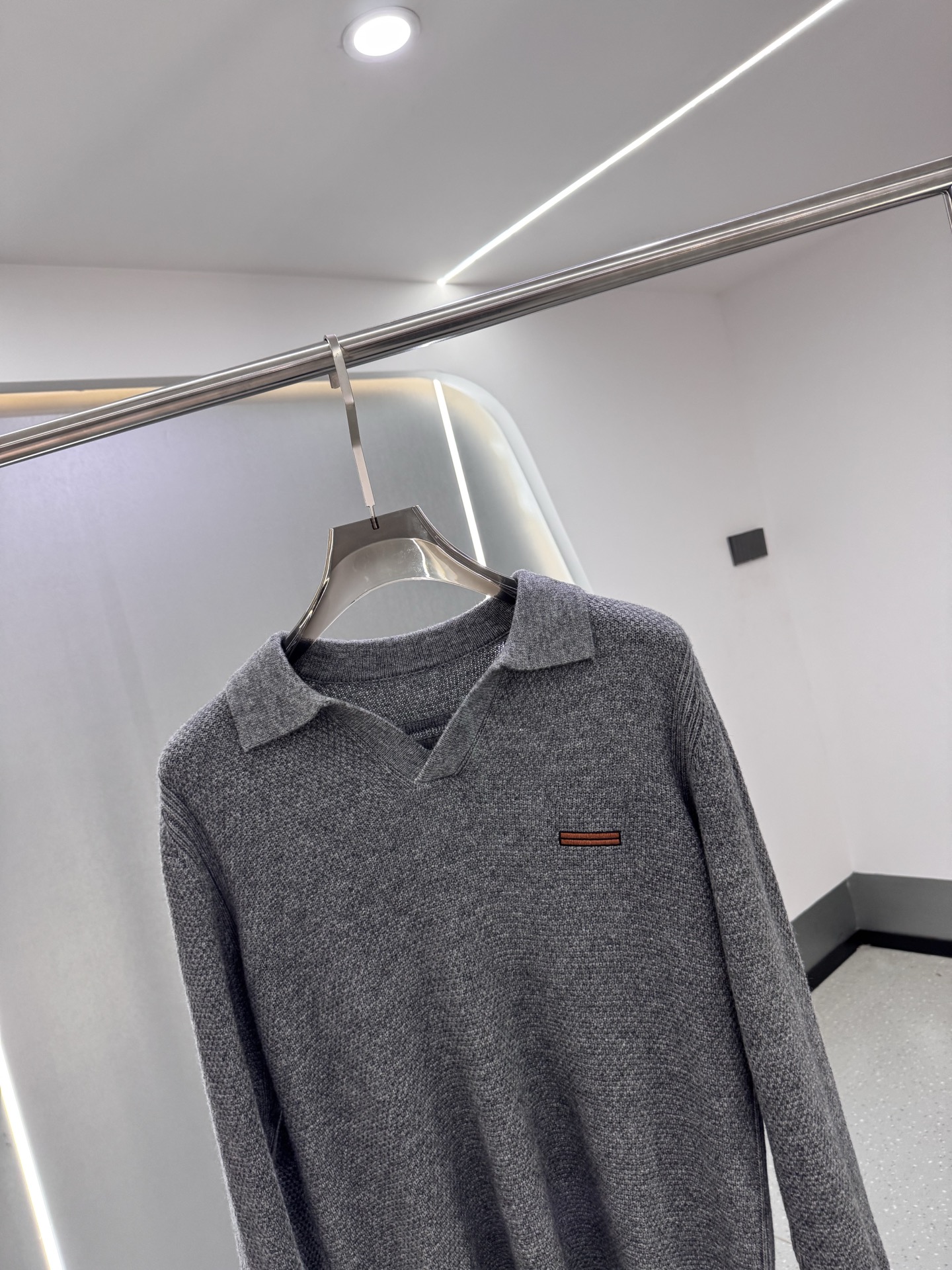 25秋冬新款 BC男士翻领毛衣，羊毛羊绒混纺面料 高品质天然纤维加倍呵护肌肤。整件衣服手感细腻 软糯 绵