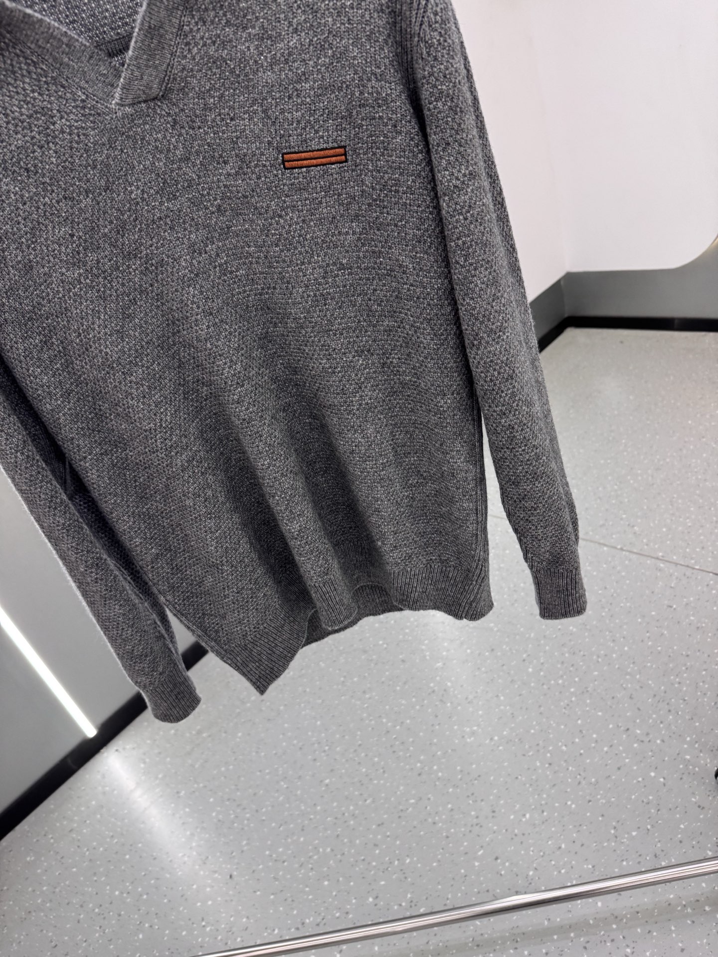 25秋冬新款 BC男士翻领毛衣，羊毛羊绒混纺面料 高品质天然纤维加倍呵护肌肤。整件衣服手感细腻 软糯 绵