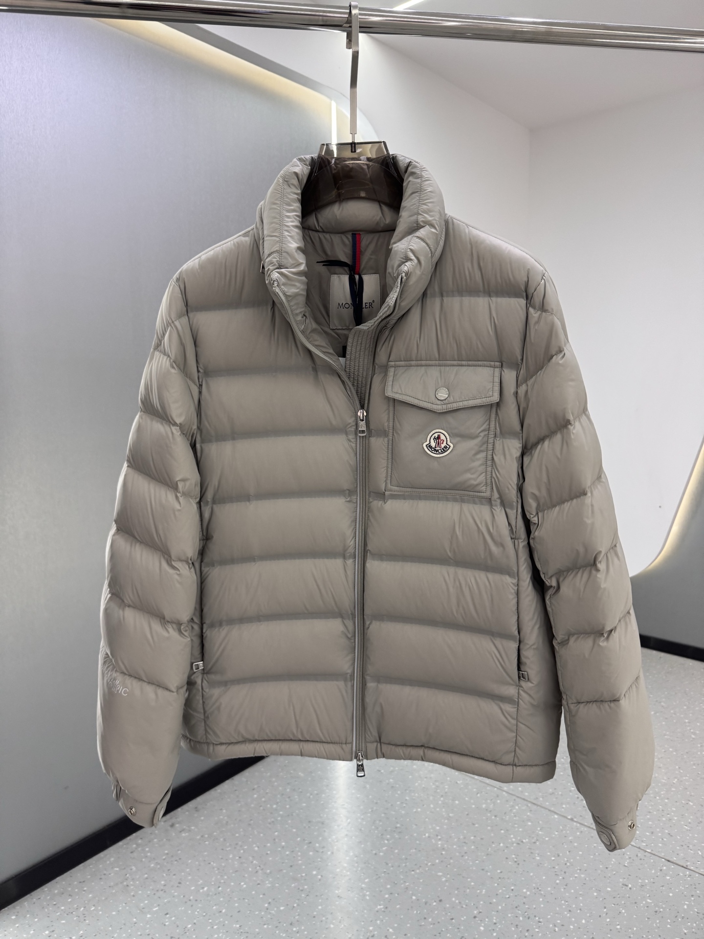 Mon collection 经典系列双色羽绒服｜奢华运动 暖冬精享｜ 全定制进口外料，特殊纤维化和，精