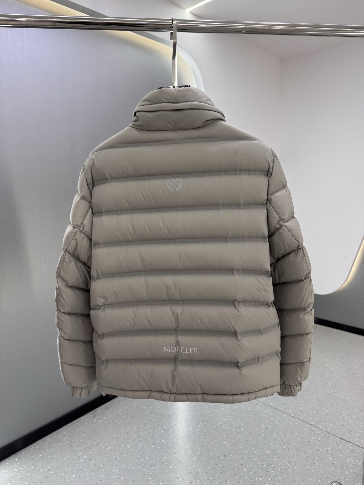 Mon collection 经典系列双色羽绒服｜奢华运动 暖冬精享｜ 全定制进口外料，特殊纤维化和，精