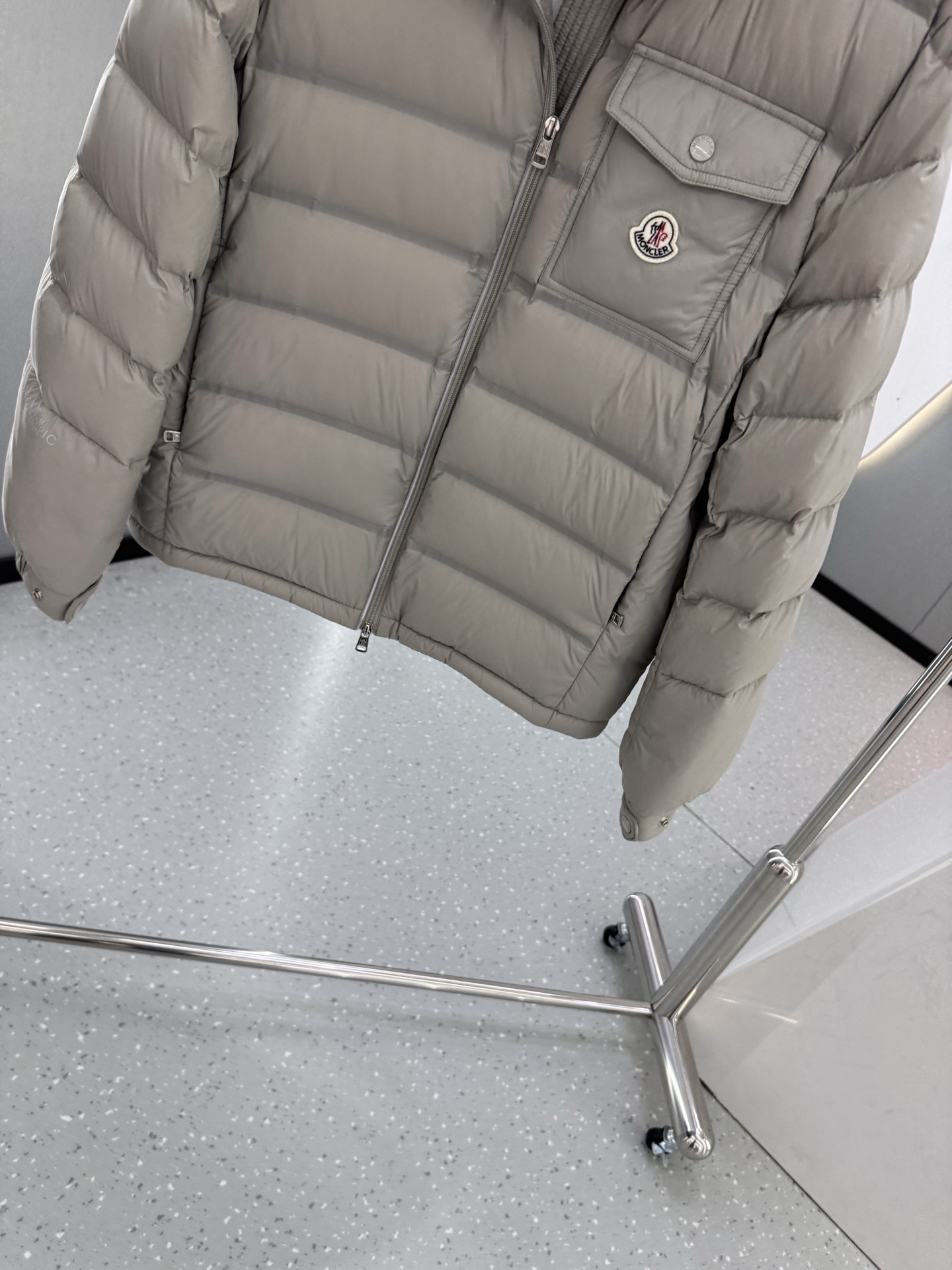 Mon collection 经典系列双色羽绒服｜奢华运动 暖冬精享｜ 全定制进口外料，特殊纤维化和，精