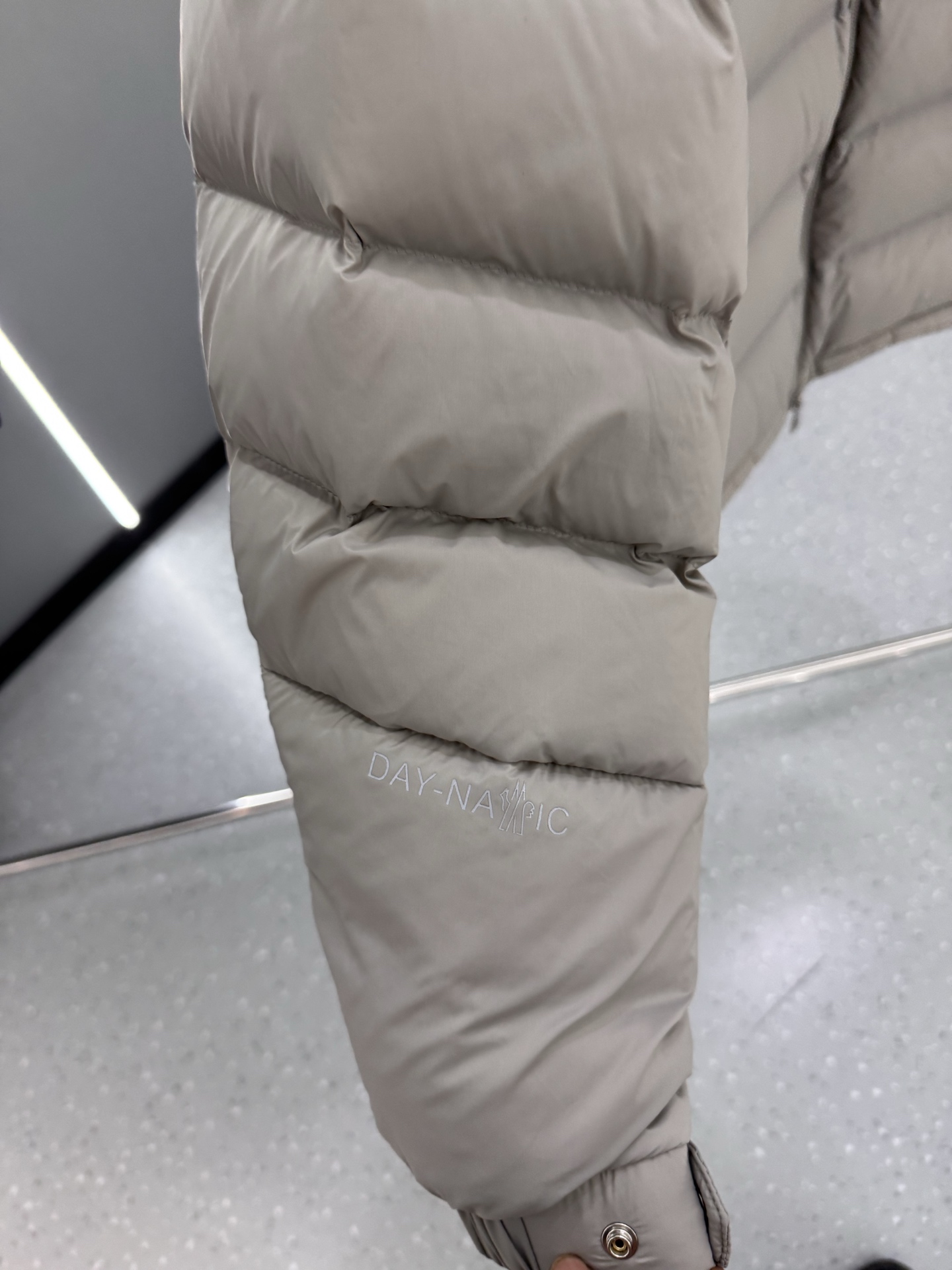 Mon collection 经典系列双色羽绒服｜奢华运动 暖冬精享｜ 全定制进口外料，特殊纤维化和，精