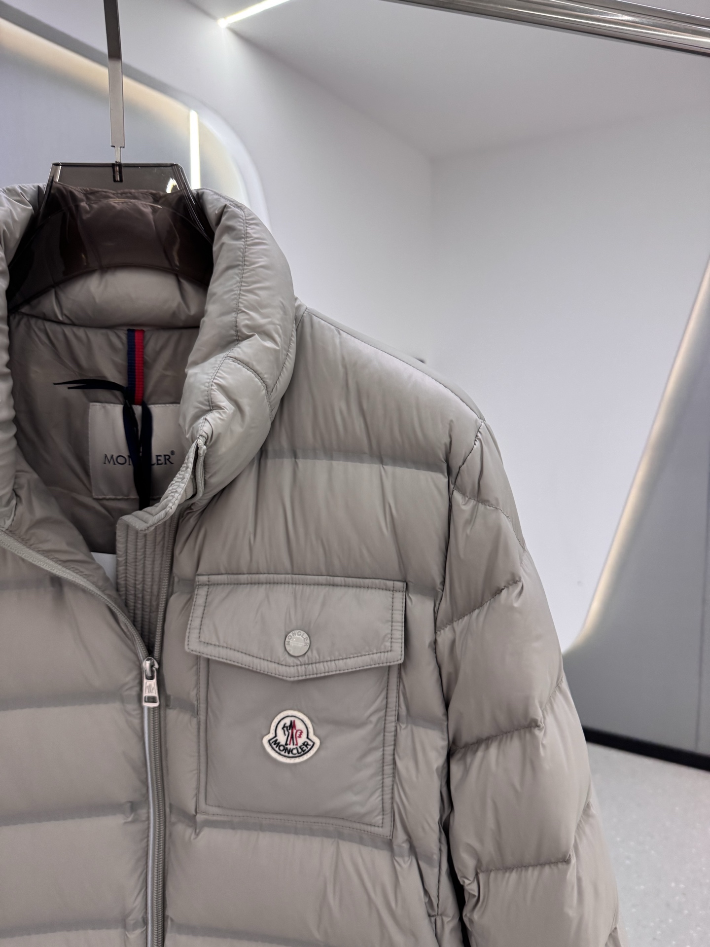 Mon collection 经典系列双色羽绒服｜奢华运动 暖冬精享｜ 全定制进口外料，特殊纤维化和，精