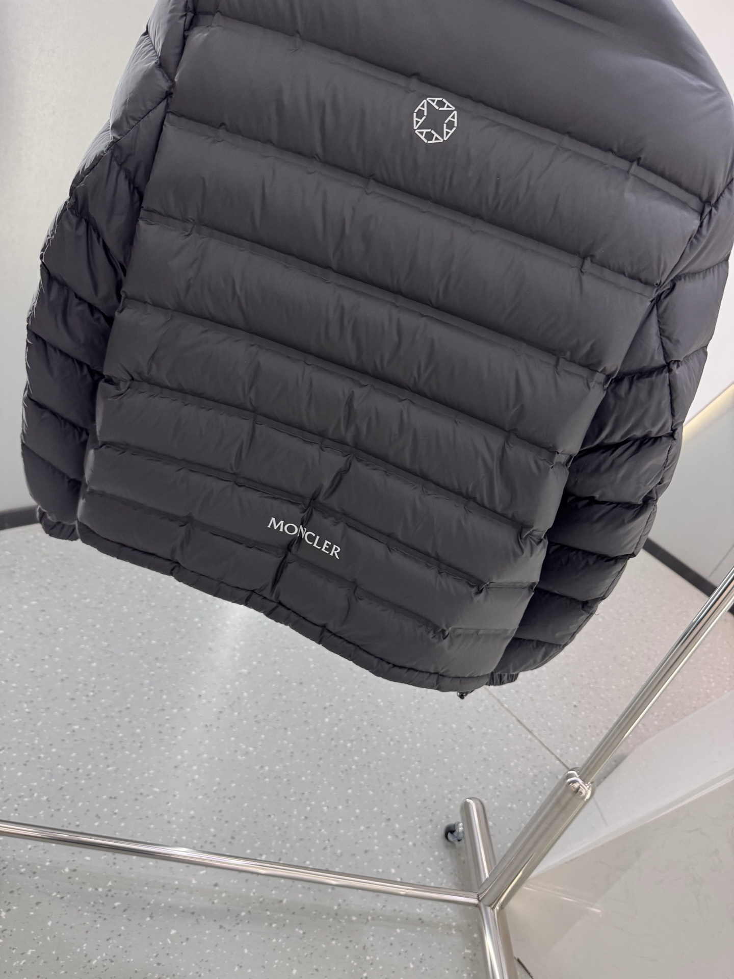 Mon collection 经典系列双色羽绒服｜奢华运动 暖冬精享｜ 全定制进口外料，特殊纤维化和，精