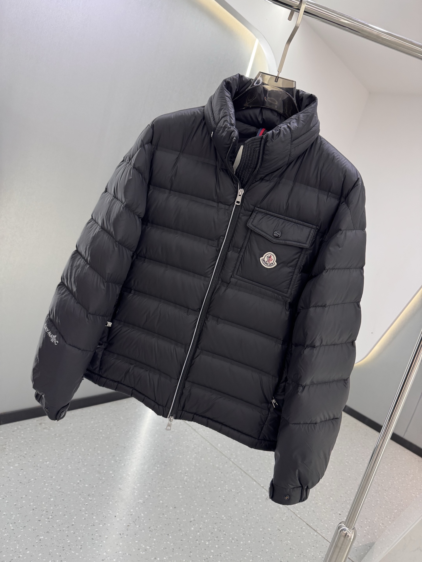 Mon collection 经典系列双色羽绒服｜奢华运动 暖冬精享｜ 全定制进口外料，特殊纤维化和，精